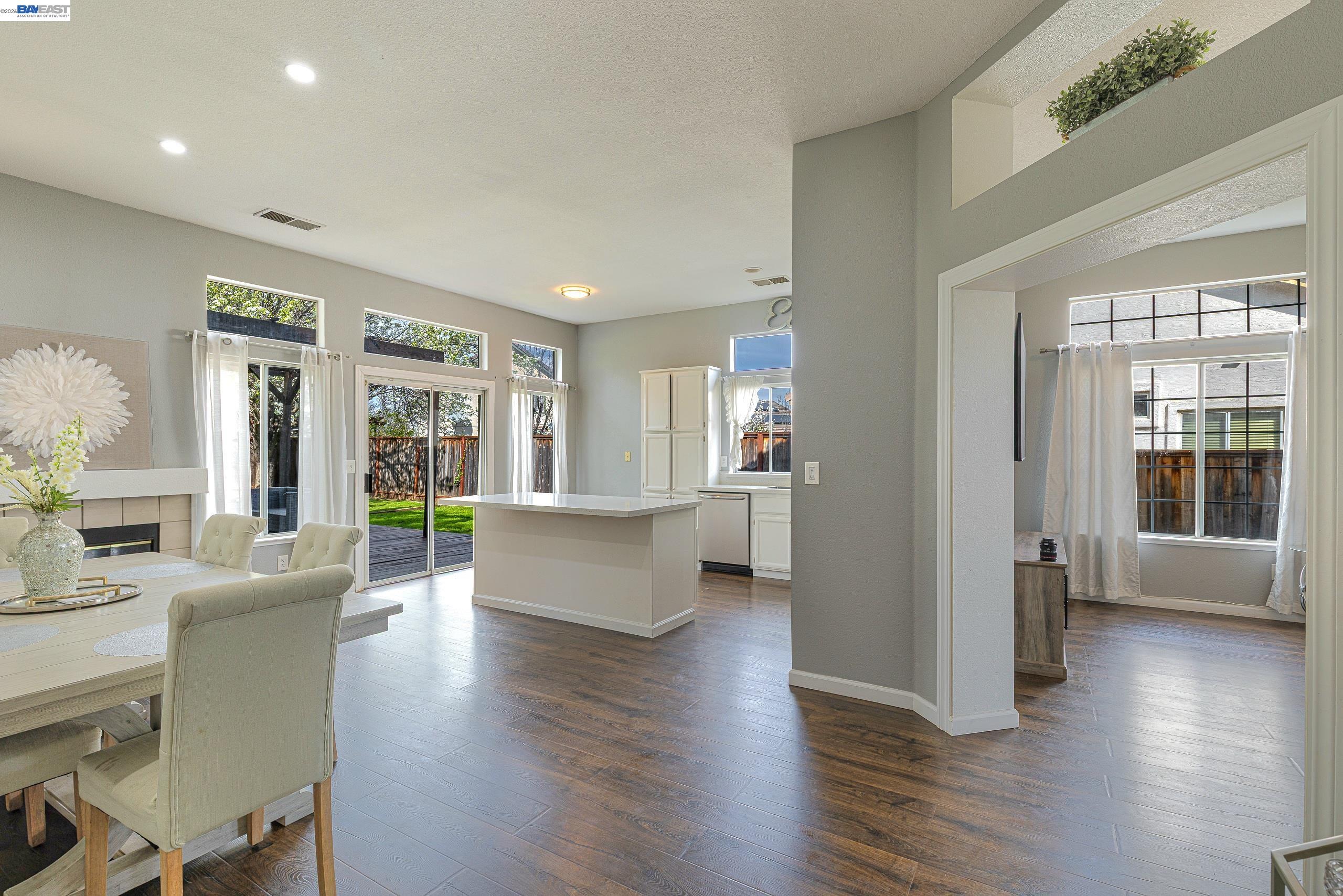 Detail Gallery Image 8 of 20 For 4764 Brookside Circle, Fairfield,  CA 94534 - 4 Beds | 2 Baths