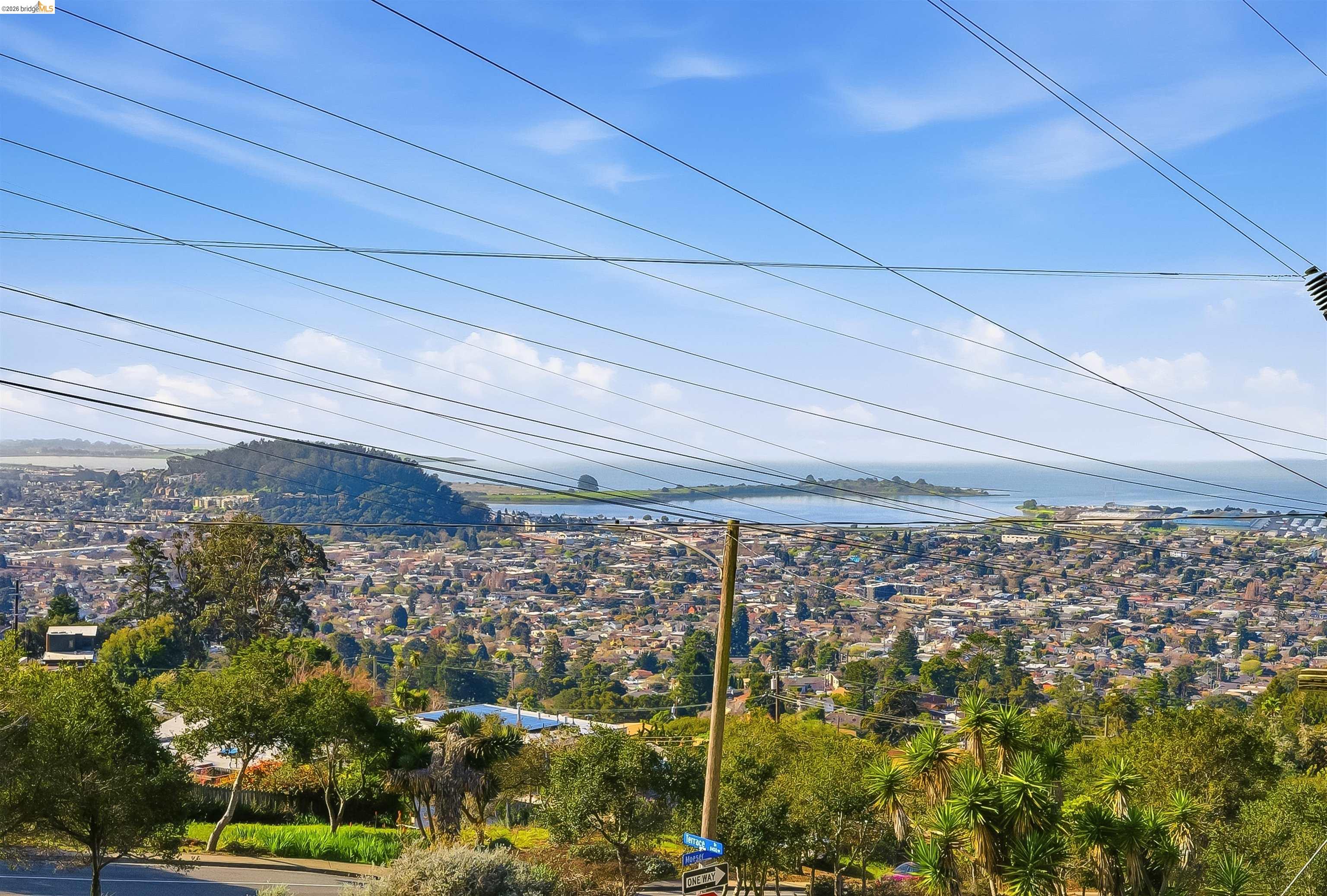 Detail Gallery Image 6 of 45 For 8440 Terrace Dr, El Cerrito,  CA 94530 - 3 Beds | 2/1 Baths