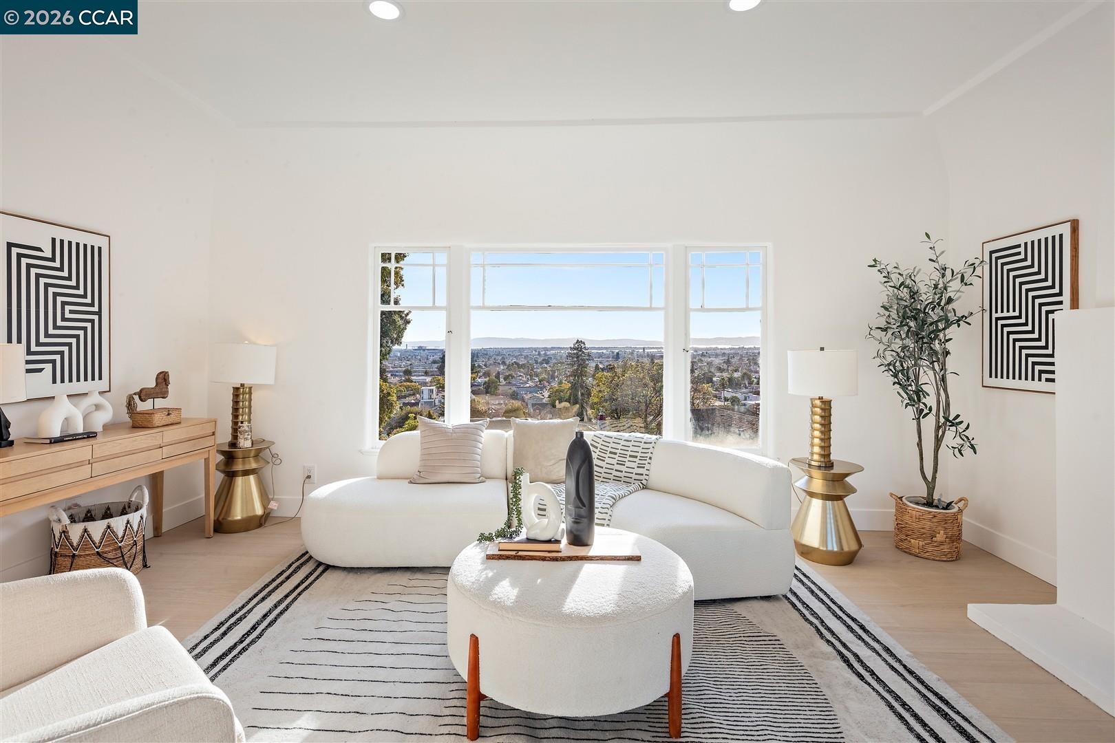 Detail Gallery Image 13 of 60 For 6055 Majestic Ave, Oakland,  CA 94605 - 5 Beds | 3 Baths