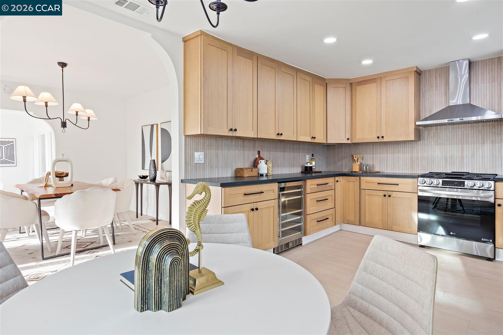 Detail Gallery Image 17 of 60 For 6055 Majestic Ave, Oakland,  CA 94605 - 5 Beds | 3 Baths