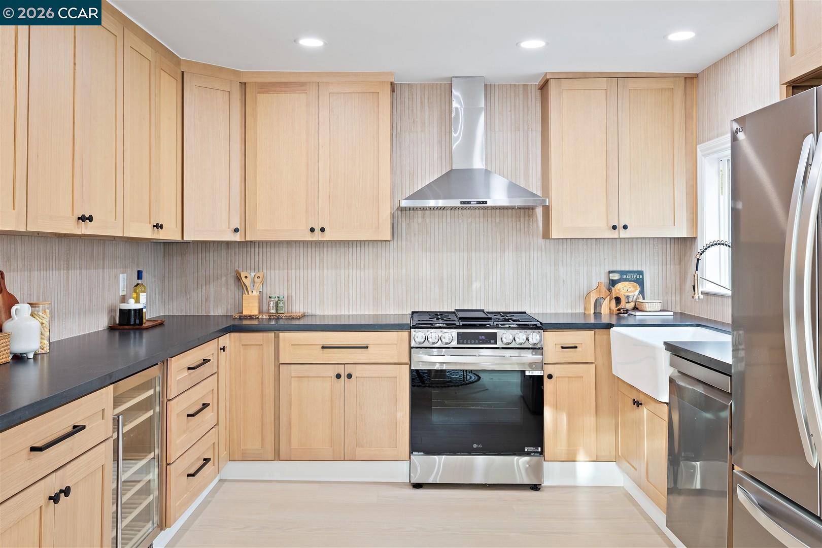 Detail Gallery Image 20 of 60 For 6055 Majestic Ave, Oakland,  CA 94605 - 5 Beds | 3 Baths