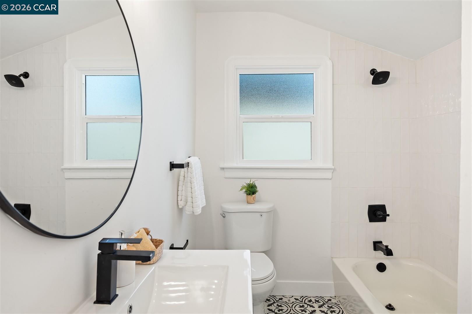 Detail Gallery Image 27 of 60 For 6055 Majestic Ave, Oakland,  CA 94605 - 5 Beds | 3 Baths