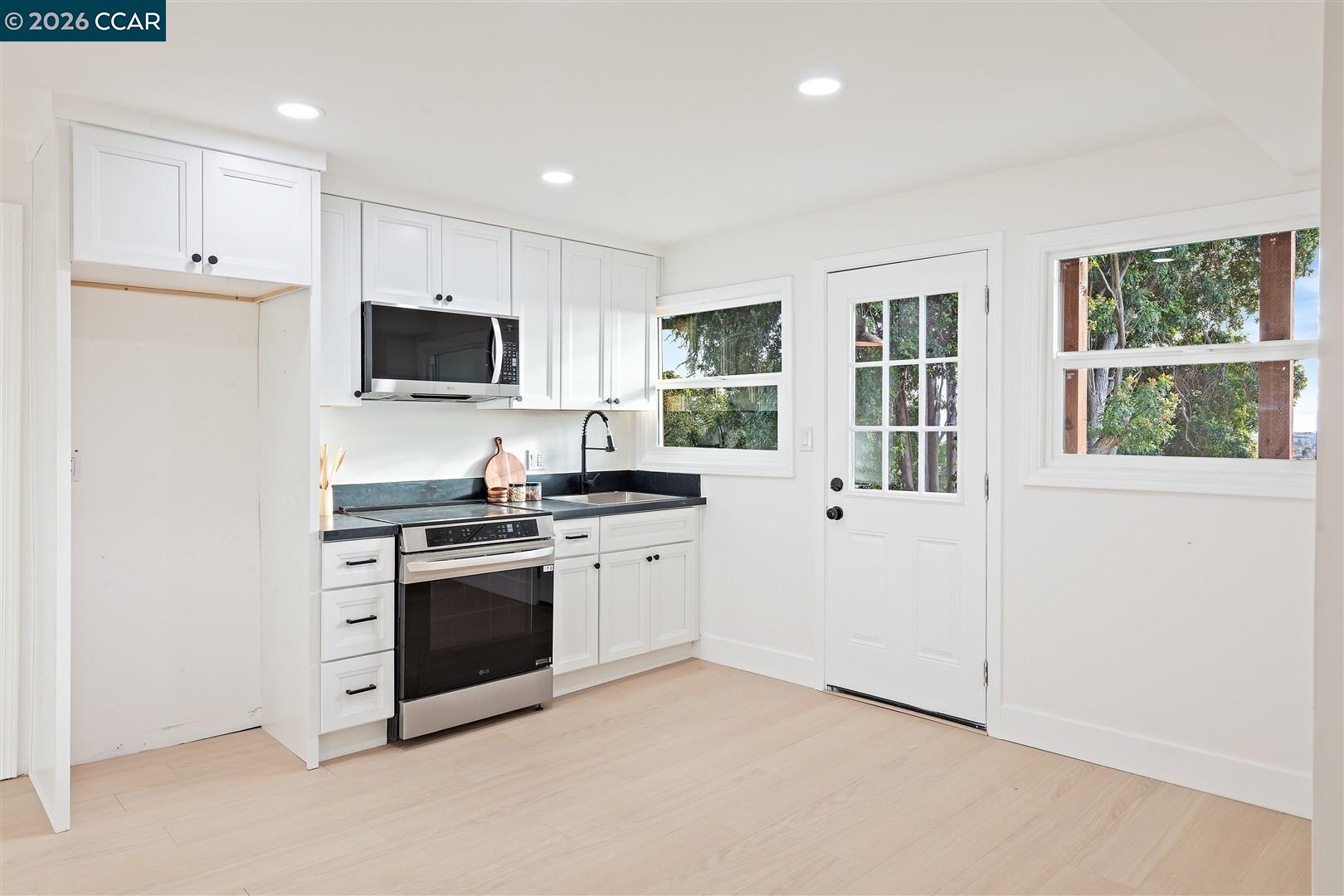 Detail Gallery Image 31 of 60 For 6055 Majestic Ave, Oakland,  CA 94605 - 5 Beds | 3 Baths