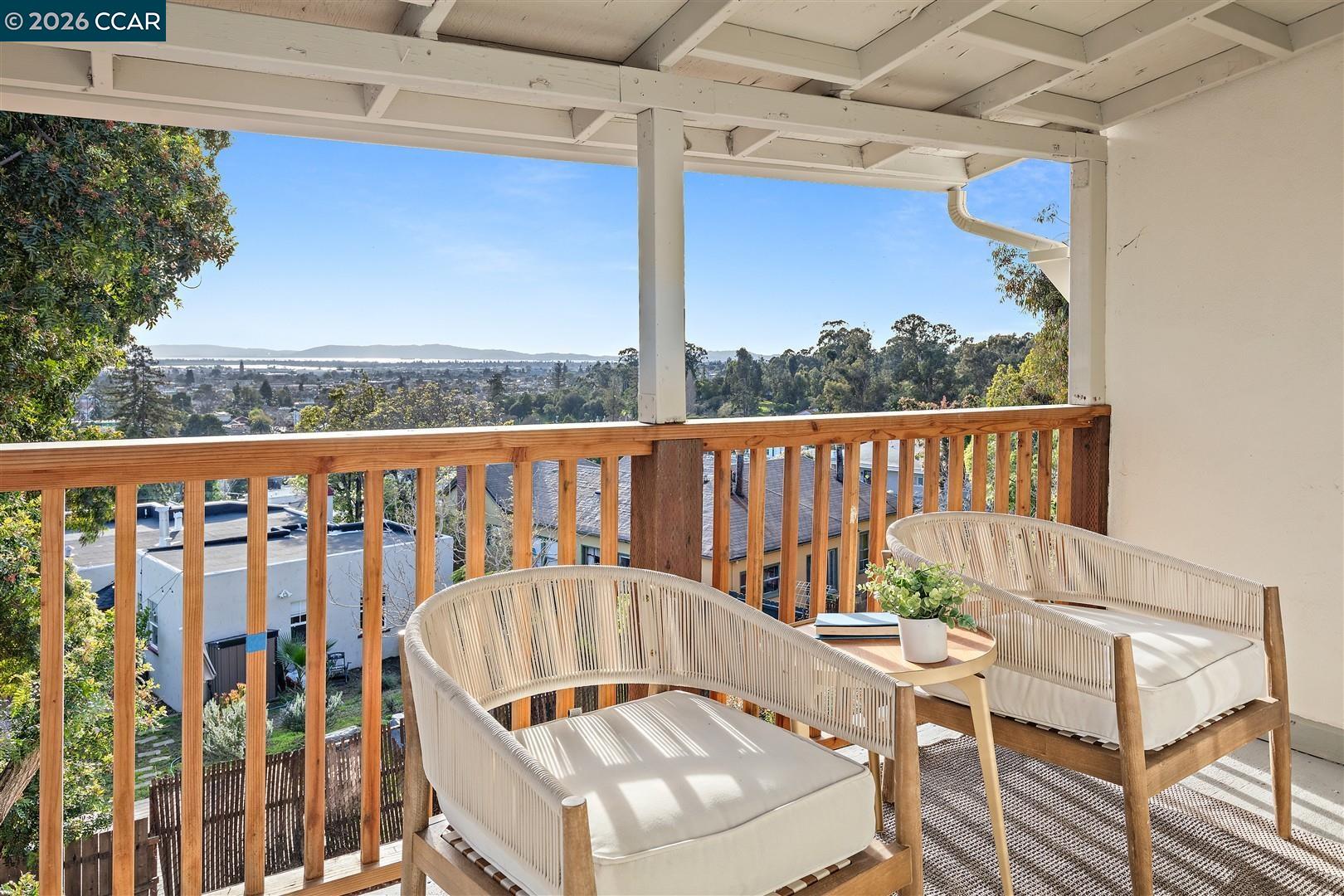 Detail Gallery Image 5 of 60 For 6055 Majestic Ave, Oakland,  CA 94605 - 5 Beds | 3 Baths