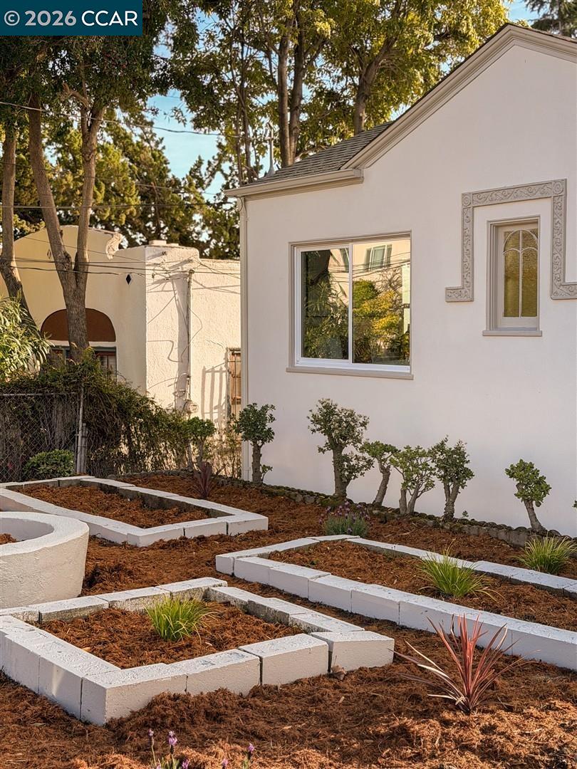 Detail Gallery Image 48 of 60 For 6055 Majestic Ave, Oakland,  CA 94605 - 5 Beds | 3 Baths