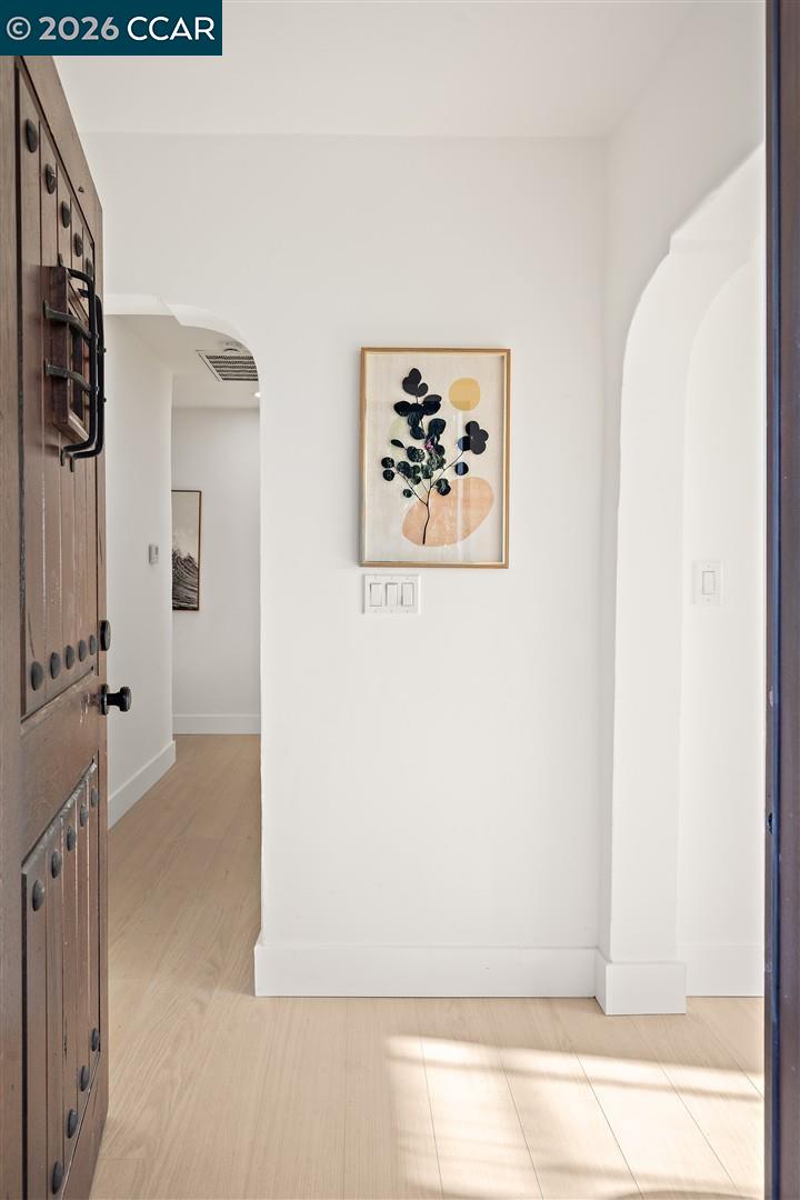 Detail Gallery Image 4 of 57 For 6055 Majestic Ave, Oakland,  CA 94605 - 5 Beds | 3 Baths