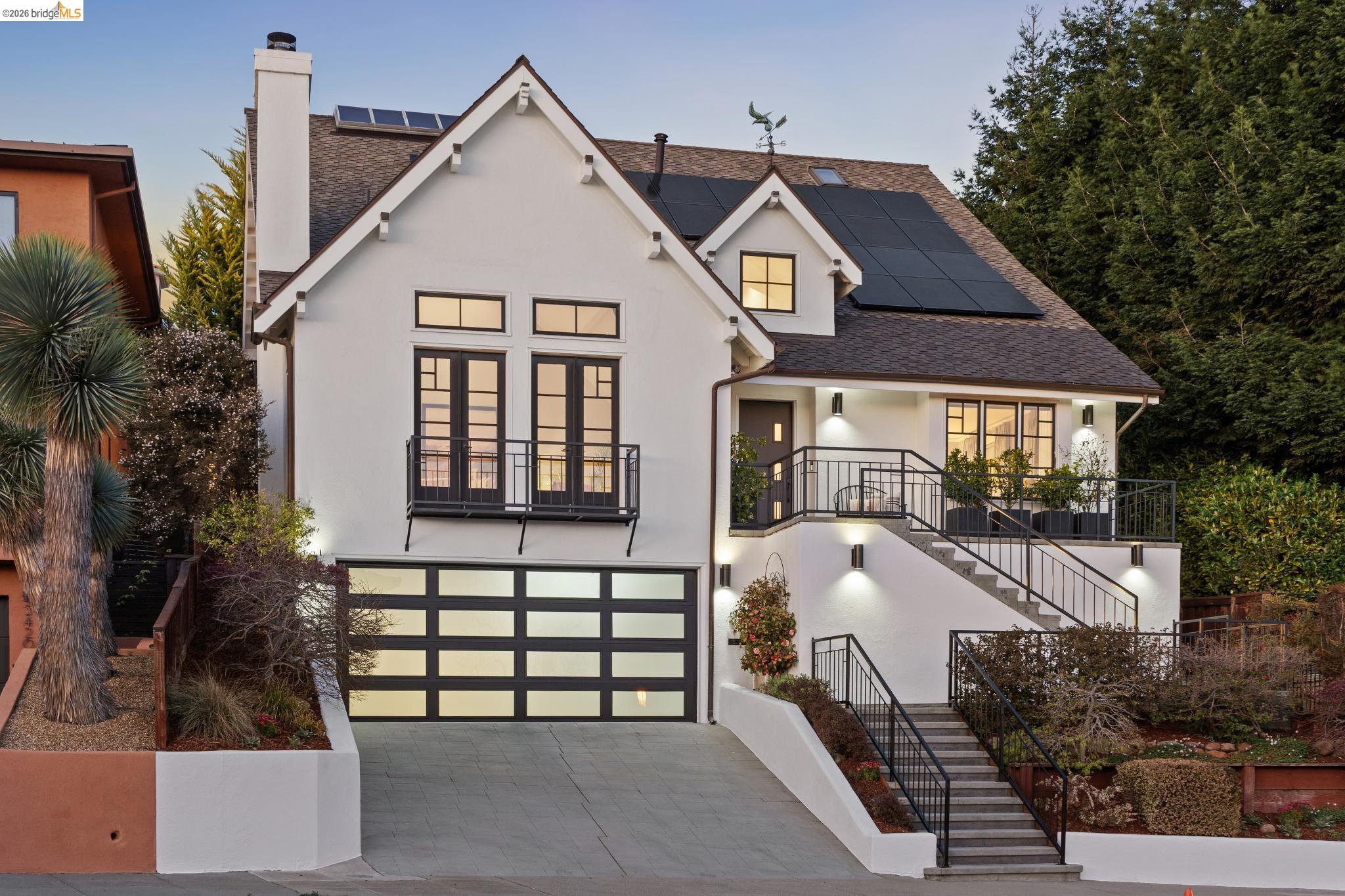 Detail Gallery Image 2 of 60 For 5416 Golden Gate Ave, Oakland,  CA 94618 - 4 Beds | 3/1 Baths