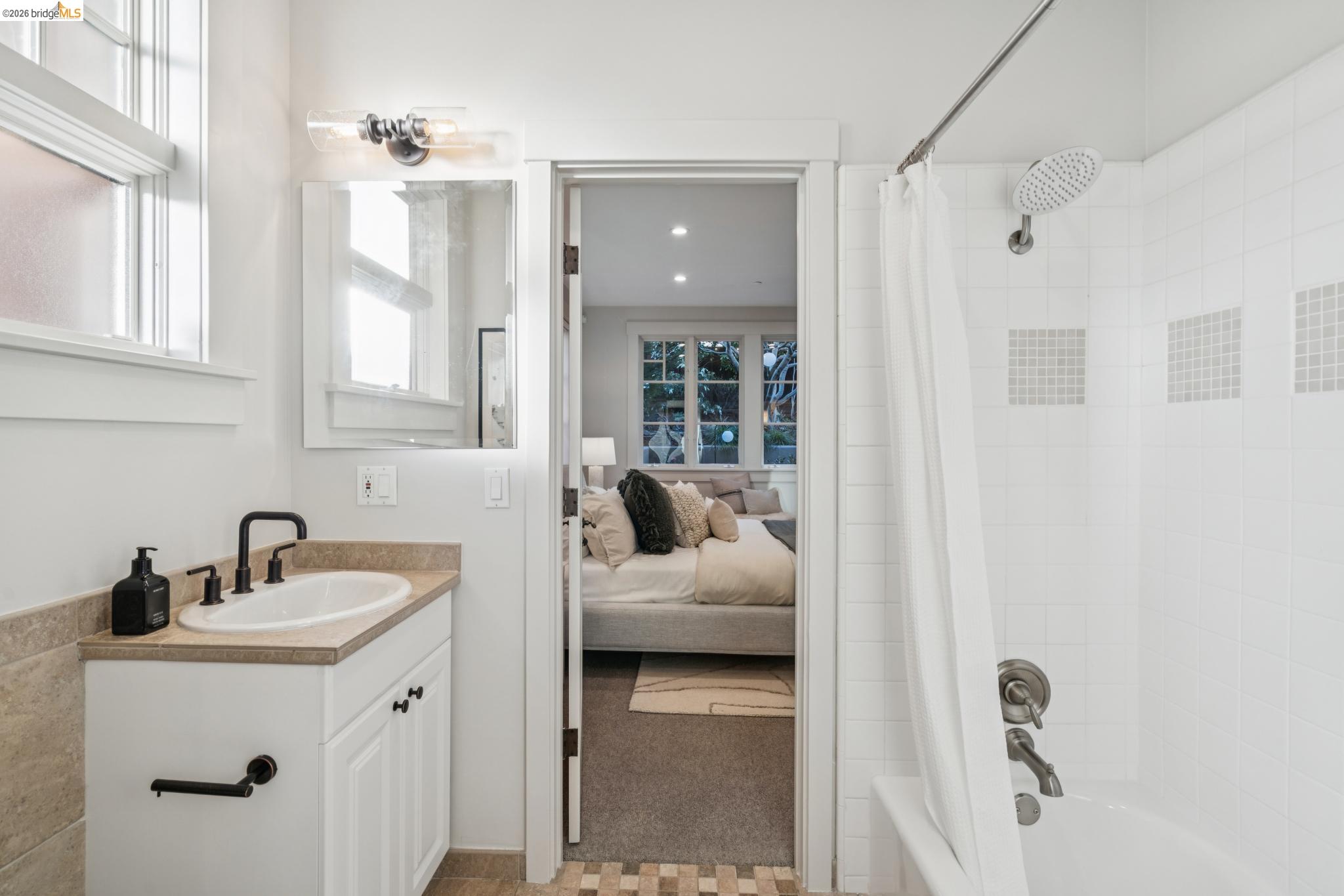 Detail Gallery Image 16 of 60 For 5416 Golden Gate Ave, Oakland,  CA 94618 - 4 Beds | 3/1 Baths