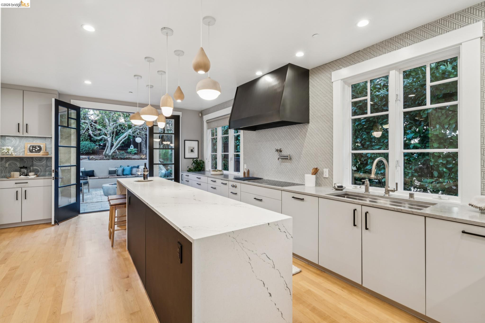 Detail Gallery Image 20 of 60 For 5416 Golden Gate Ave, Oakland,  CA 94618 - 4 Beds | 3/1 Baths