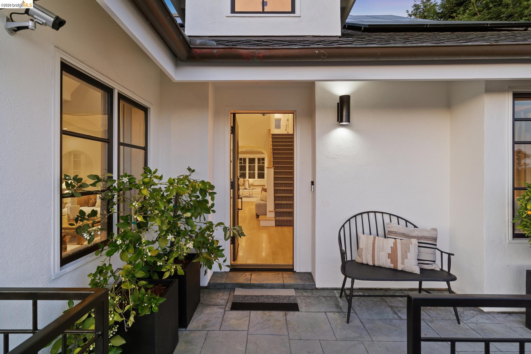 Detail Gallery Image 3 of 60 For 5416 Golden Gate Ave, Oakland,  CA 94618 - 4 Beds | 3/1 Baths