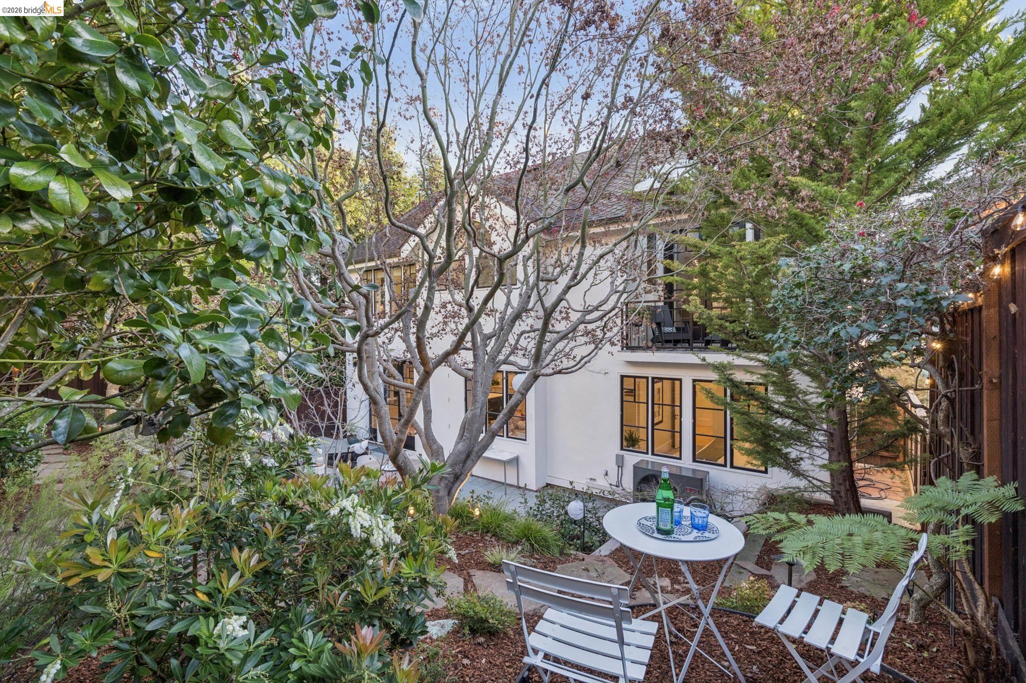 Detail Gallery Image 35 of 60 For 5416 Golden Gate Ave, Oakland,  CA 94618 - 4 Beds | 3/1 Baths