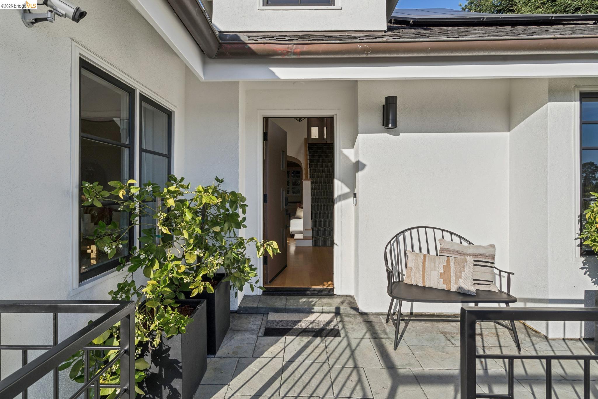 Detail Gallery Image 5 of 60 For 5416 Golden Gate Ave, Oakland,  CA 94618 - 4 Beds | 3/1 Baths