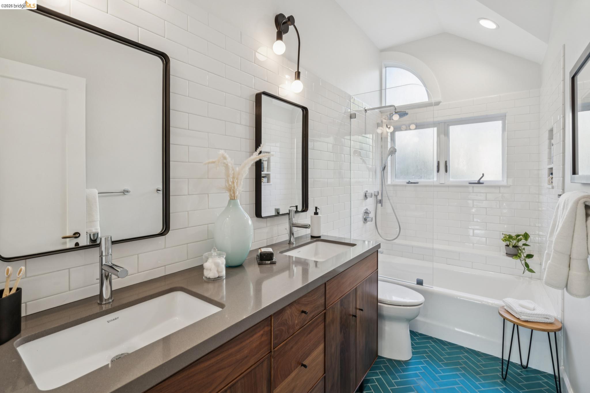 Detail Gallery Image 46 of 60 For 5416 Golden Gate Ave, Oakland,  CA 94618 - 4 Beds | 3/1 Baths