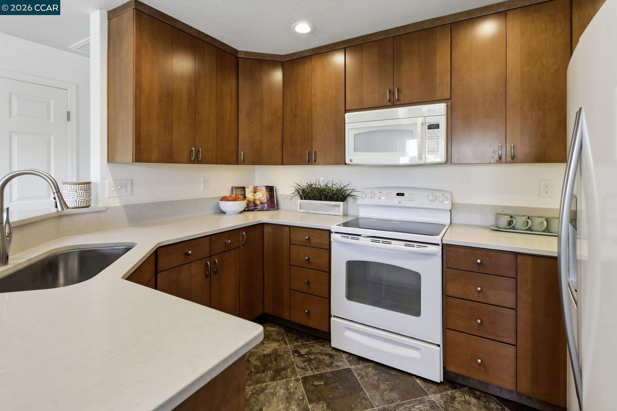 Detail Gallery Image 10 of 34 For 211 Salt Point Ct #8,  Vallejo,  CA 94591 - 2 Beds | 1 Baths