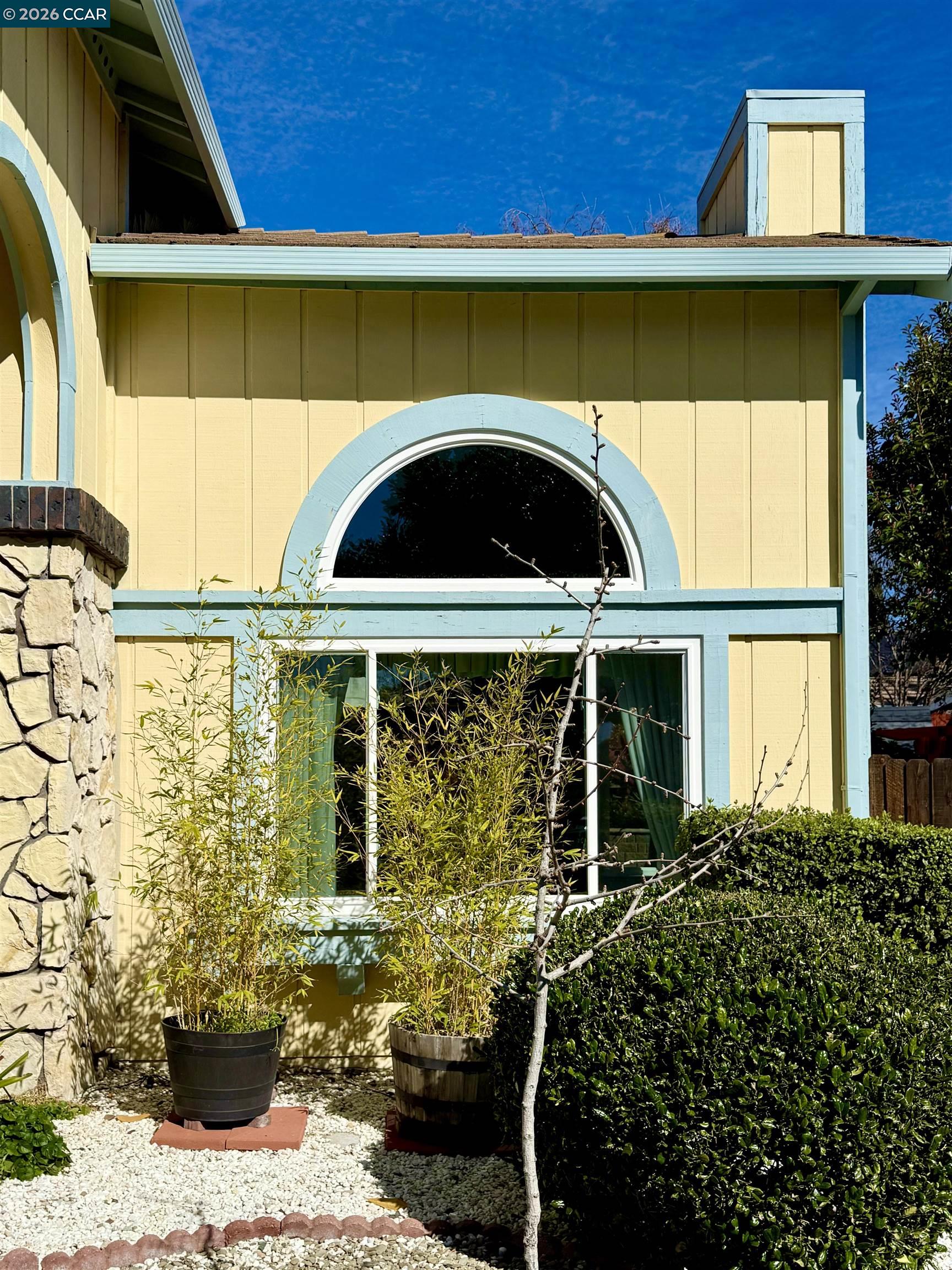 Detail Gallery Image 2 of 40 For 2504 Brocket Court, Antioch,  CA 94531 - 5 Beds | 3 Baths