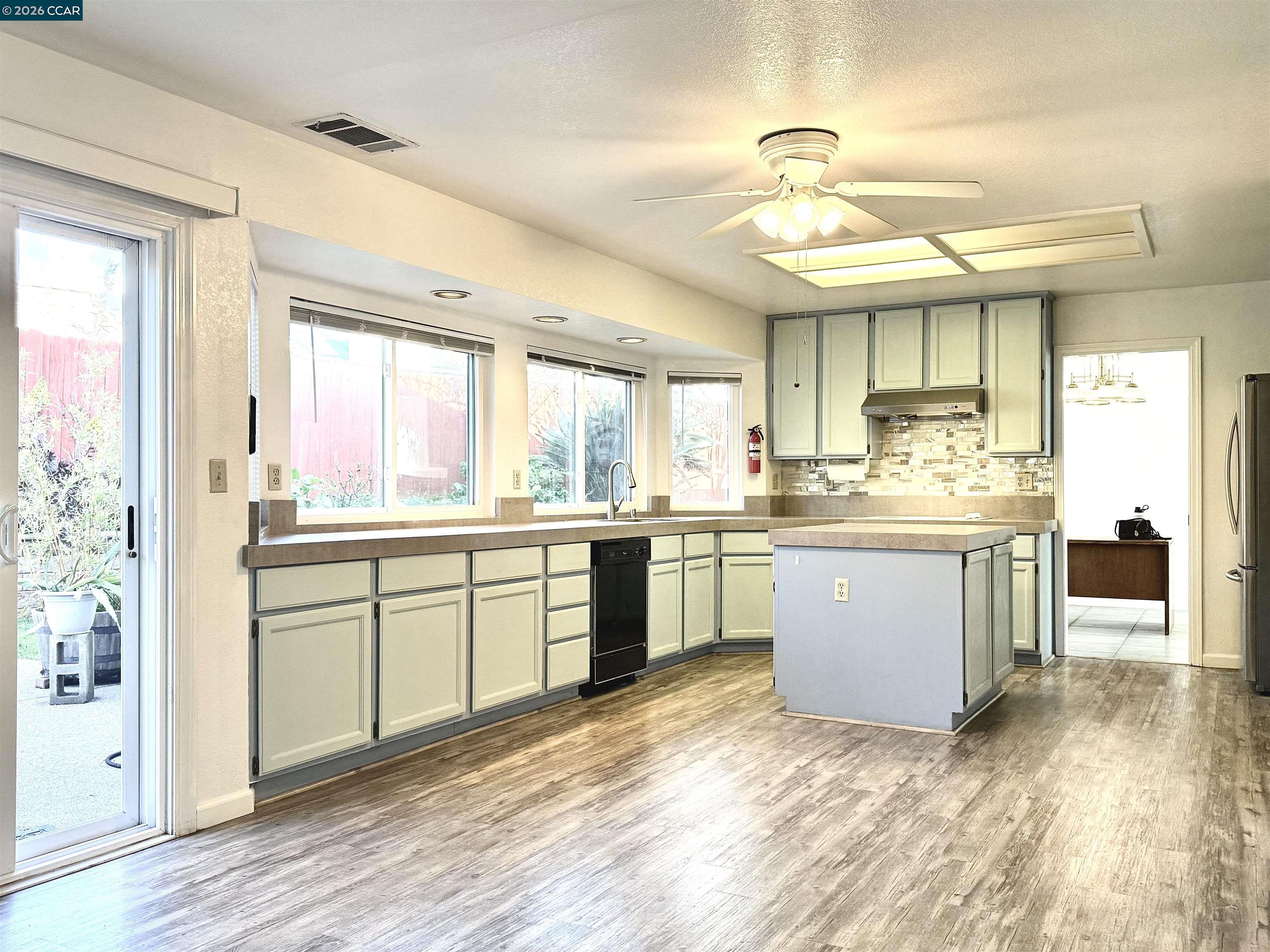 Detail Gallery Image 13 of 40 For 2504 Brocket Court, Antioch,  CA 94531 - 5 Beds | 3 Baths