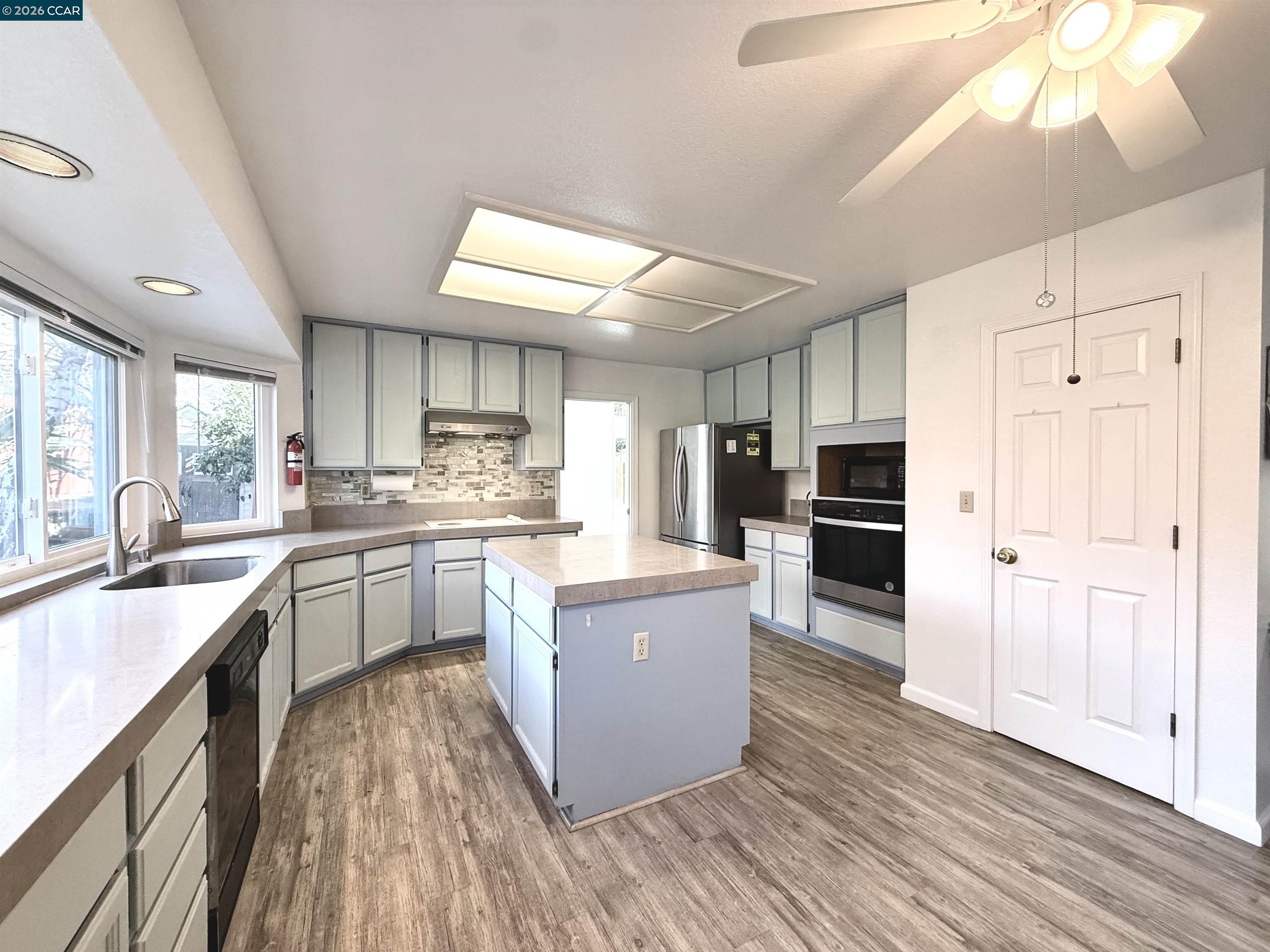 Detail Gallery Image 14 of 40 For 2504 Brocket Court, Antioch,  CA 94531 - 5 Beds | 3 Baths