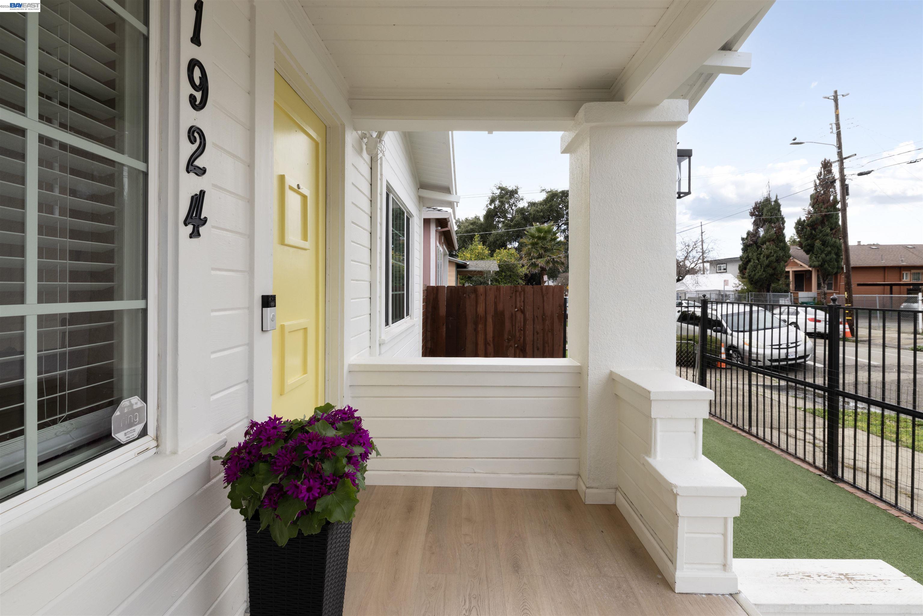 Detail Gallery Image 2 of 29 For 1924 84th Ave, Oakland,  CA 94621 - 2 Beds | 1 Baths