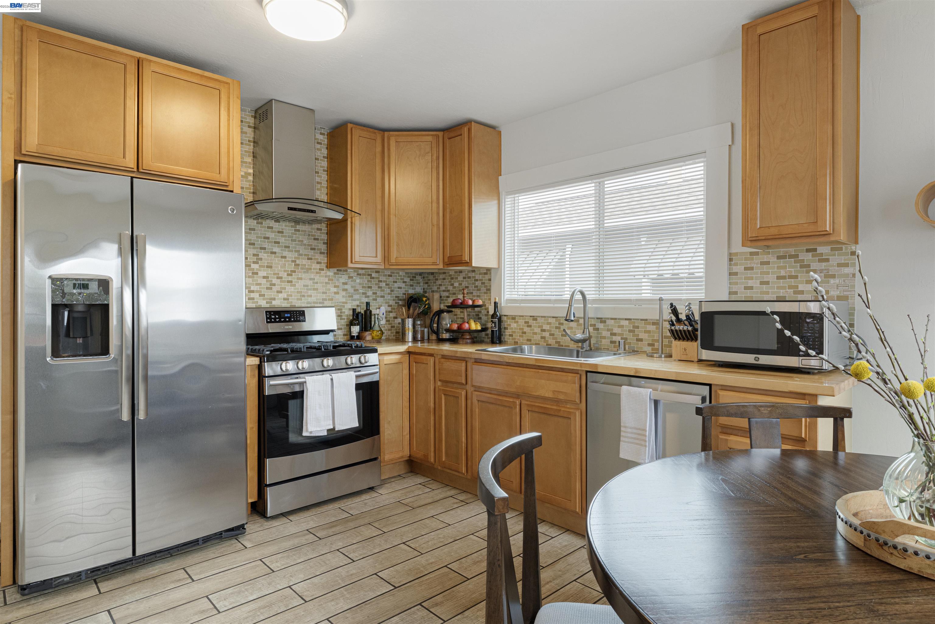 Detail Gallery Image 12 of 29 For 1924 84th Ave, Oakland,  CA 94621 - 2 Beds | 1 Baths