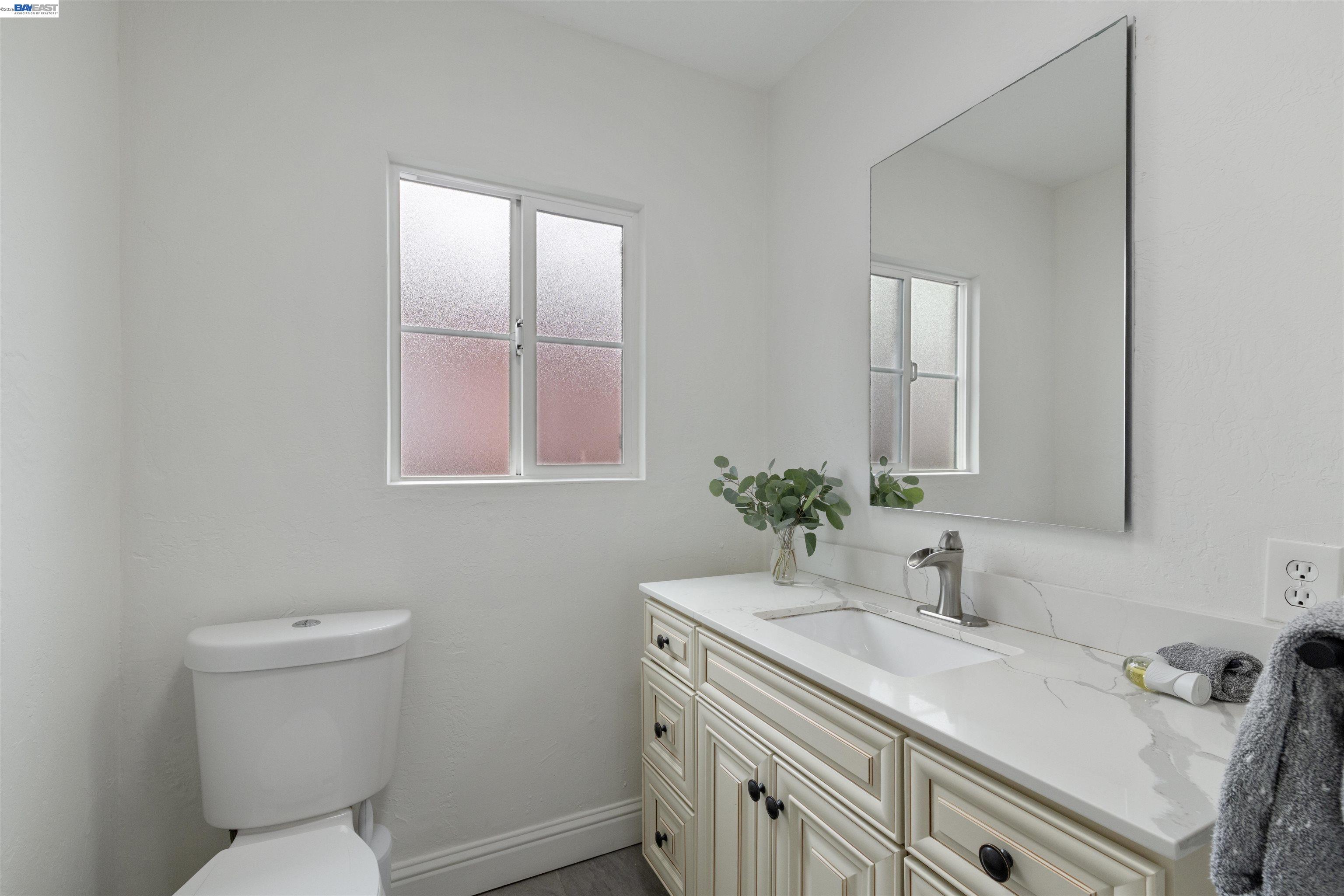 Detail Gallery Image 14 of 29 For 1924 84th Ave, Oakland,  CA 94621 - 2 Beds | 1 Baths