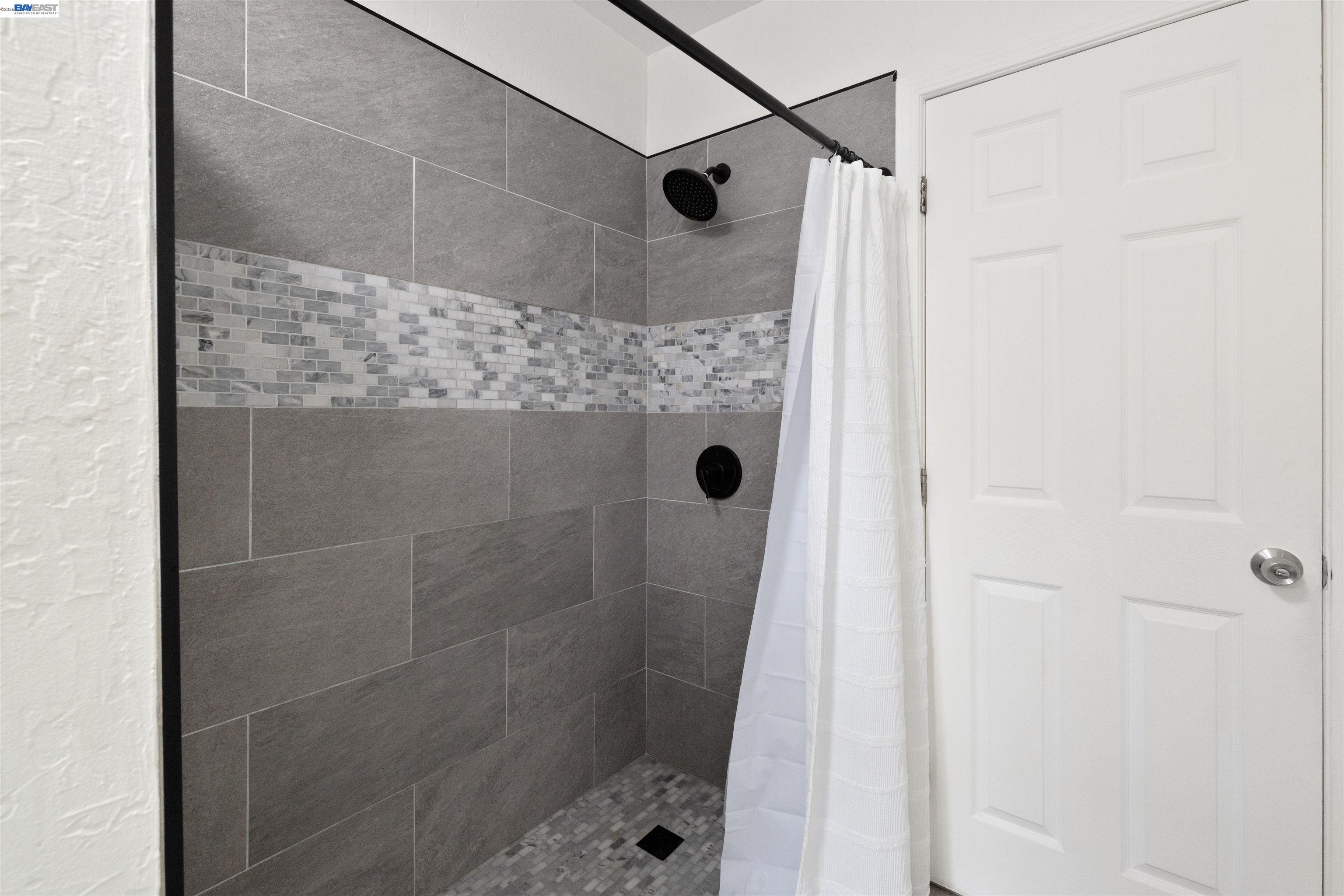 Detail Gallery Image 15 of 29 For 1924 84th Ave, Oakland,  CA 94621 - 2 Beds | 1 Baths