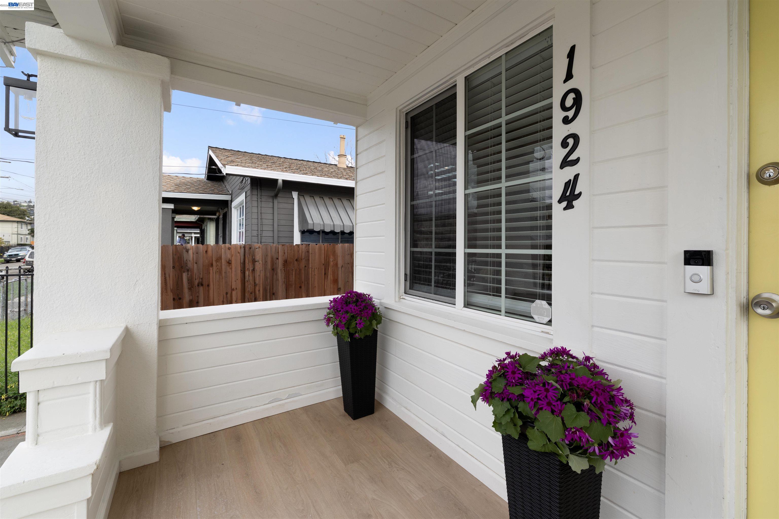 Detail Gallery Image 3 of 29 For 1924 84th Ave, Oakland,  CA 94621 - 2 Beds | 1 Baths