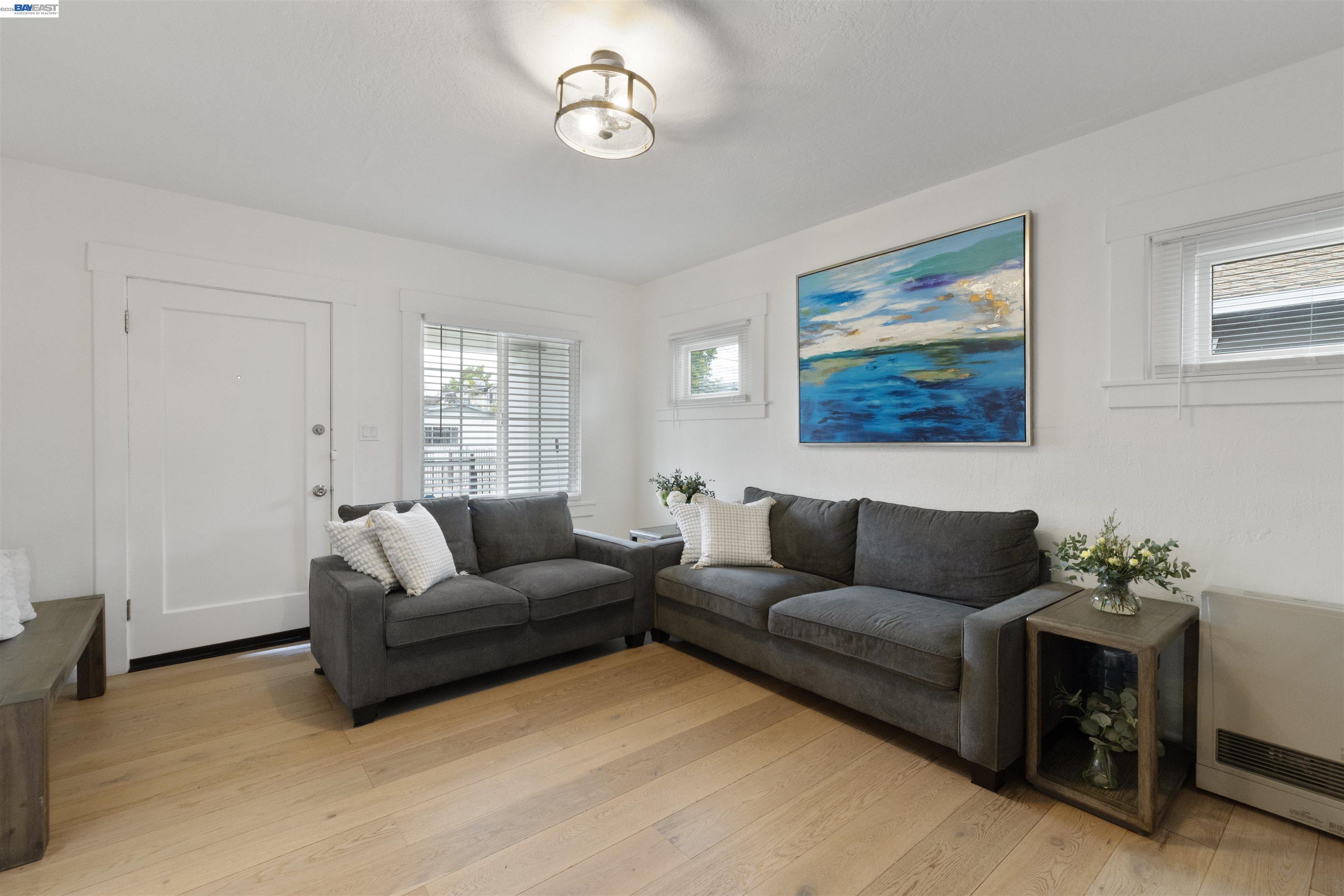 Detail Gallery Image 6 of 29 For 1924 84th Ave, Oakland,  CA 94621 - 2 Beds | 1 Baths