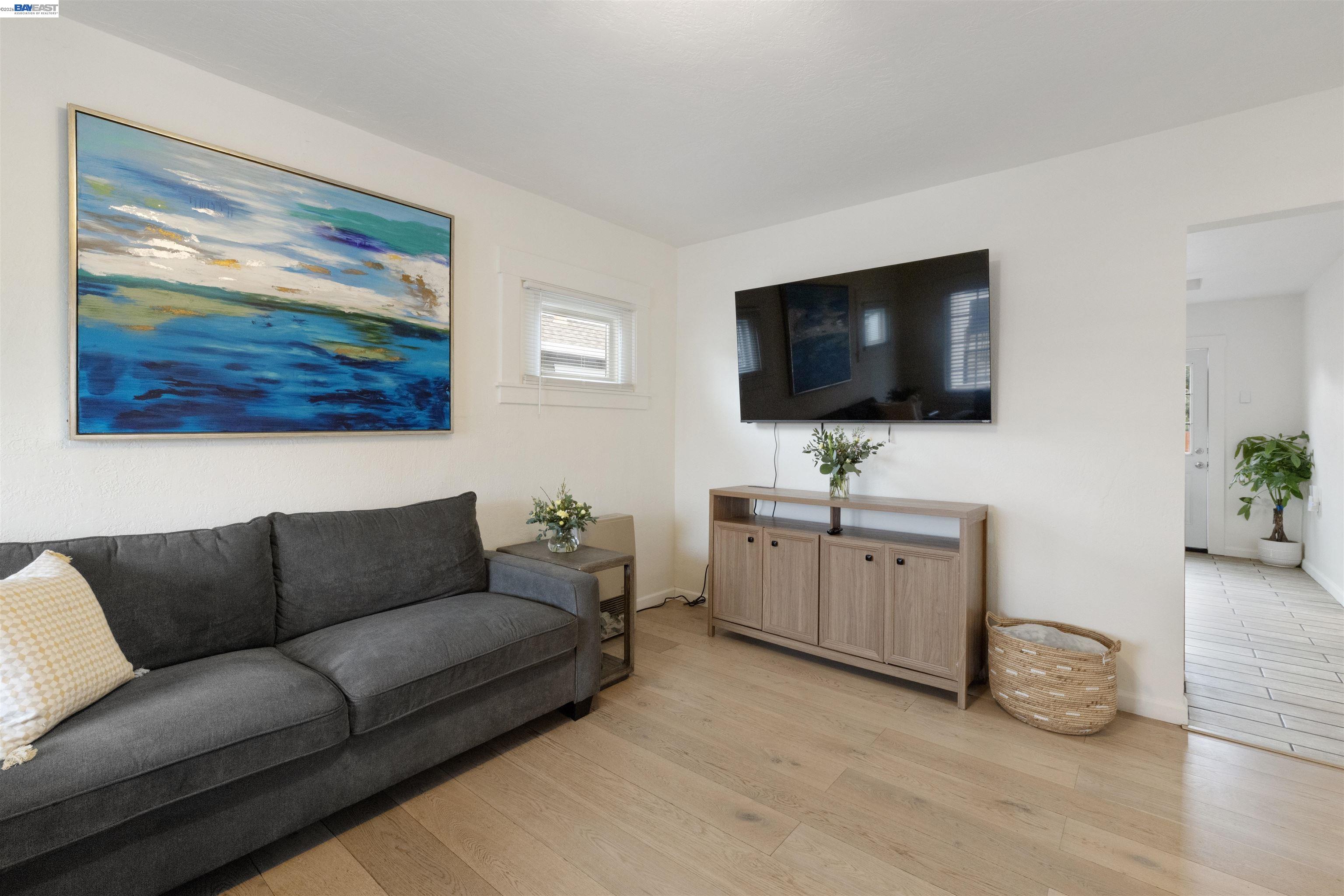 Detail Gallery Image 7 of 29 For 1924 84th Ave, Oakland,  CA 94621 - 2 Beds | 1 Baths