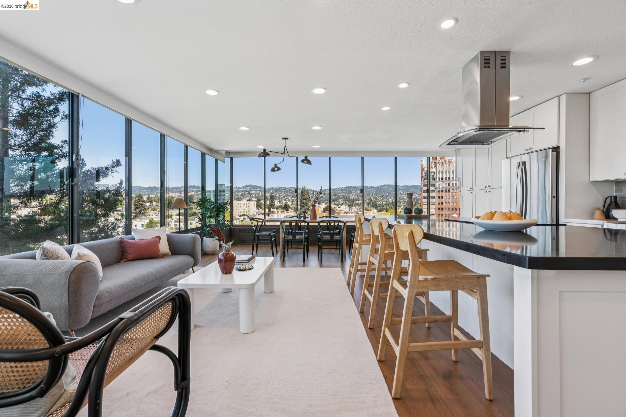 525 Mandana Blvd UNIT 402, Oakland, CA, 94610