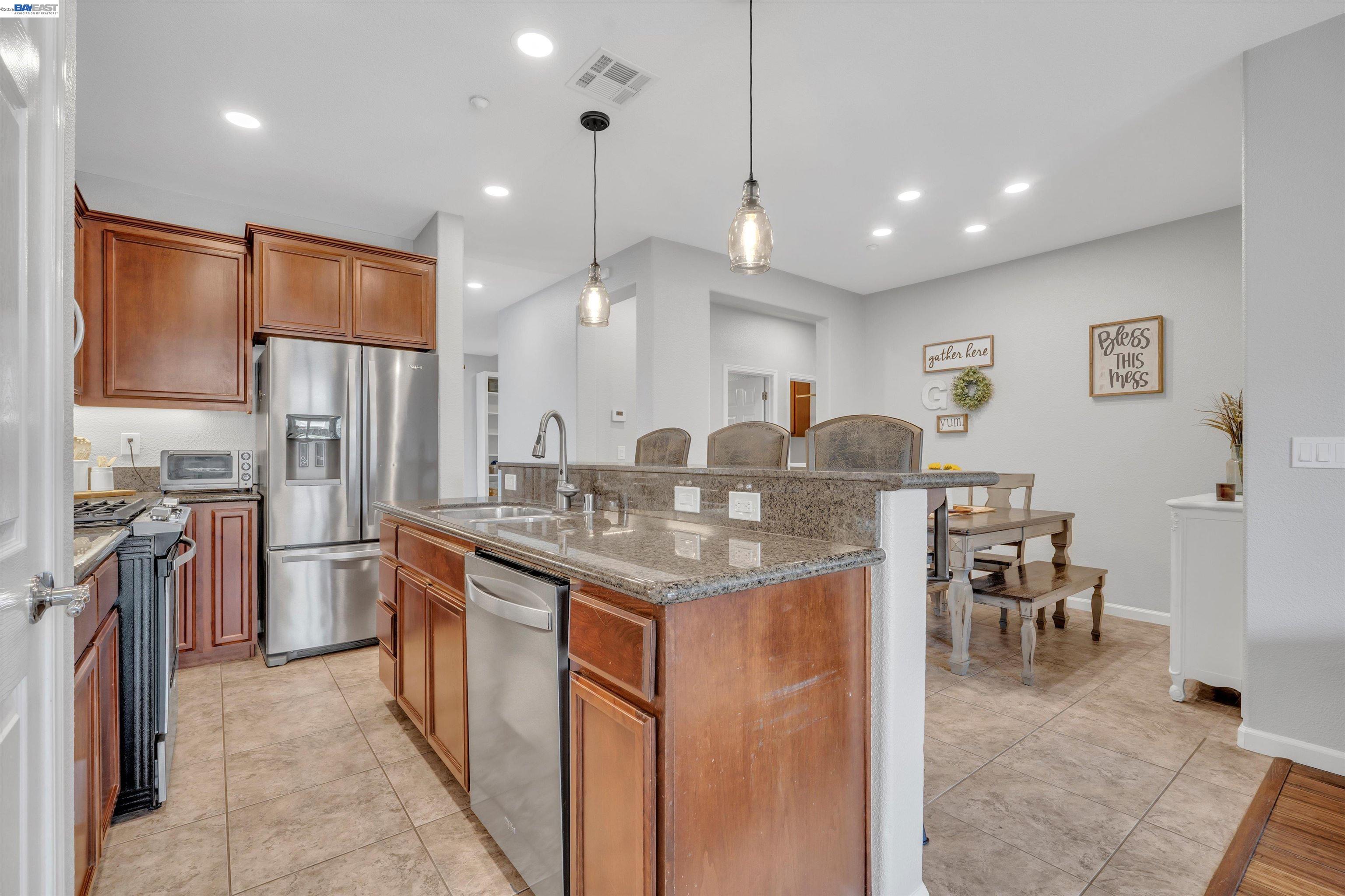 Detail Gallery Image 10 of 46 For 71 Safflower Ct, Oakley,  CA 94561 - 4 Beds | 2 Baths