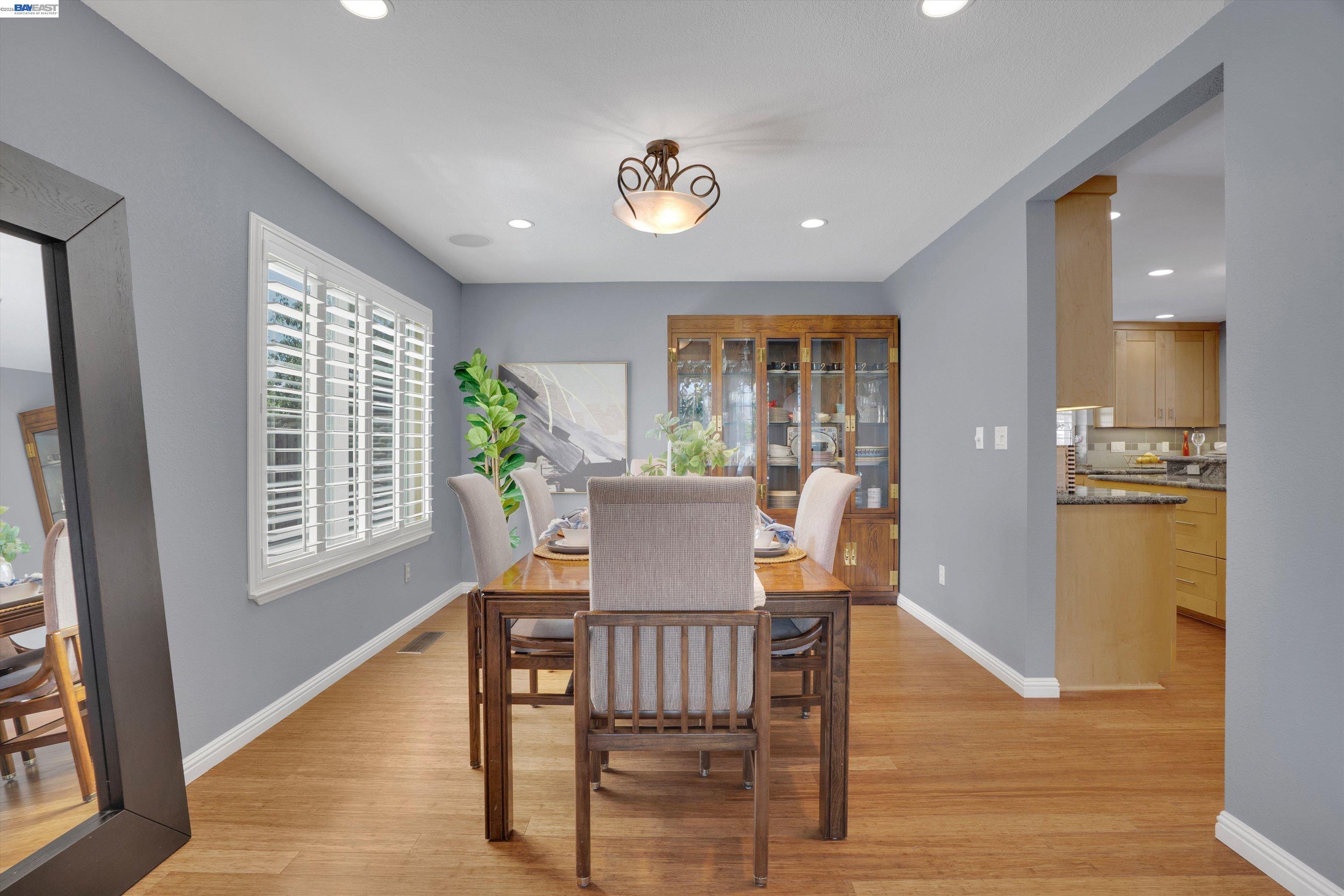 Detail Gallery Image 6 of 31 For 33499 Quail Run Rd, Fremont,  CA 94555 - 4 Beds | 2/1 Baths