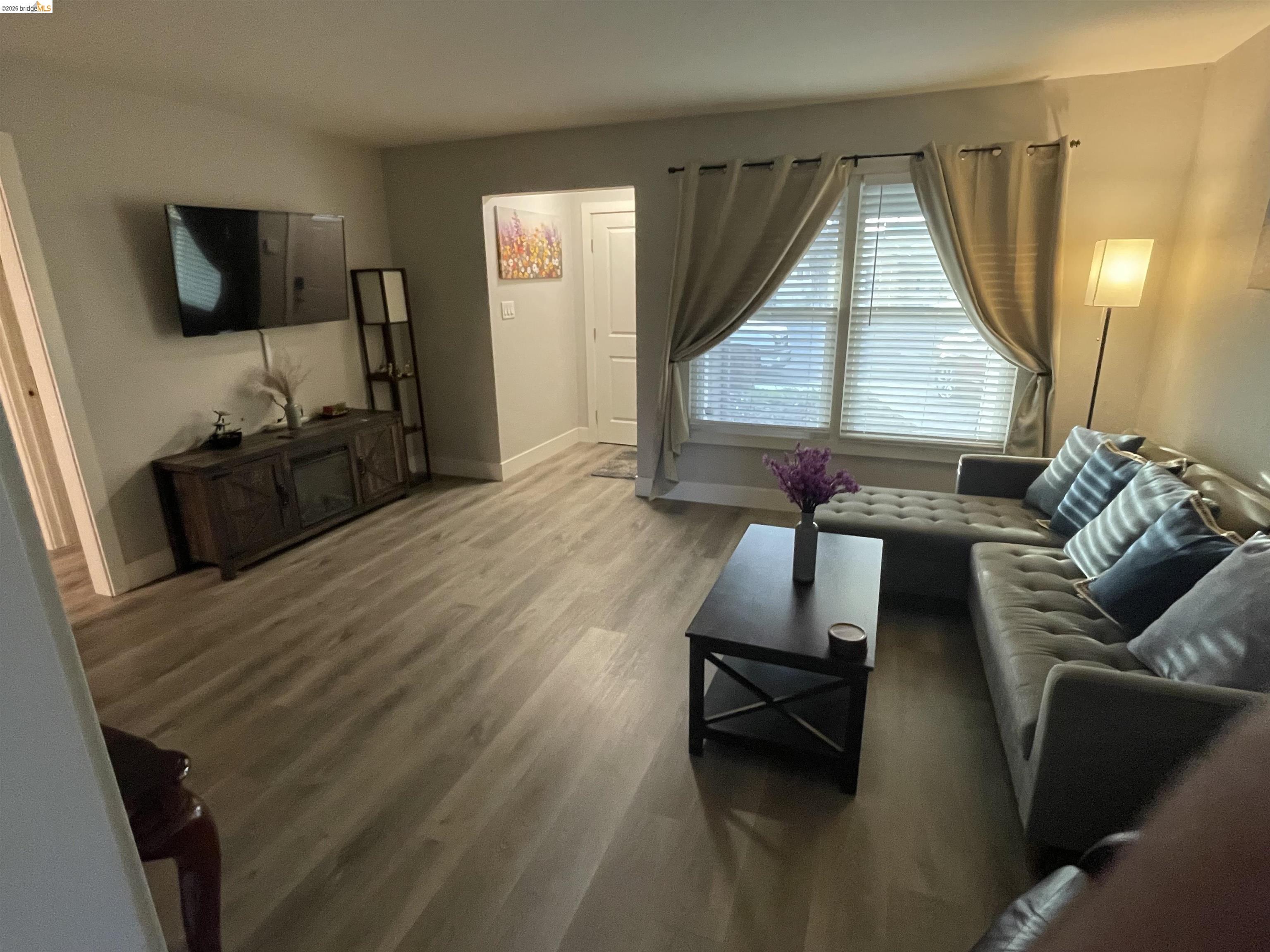 Detail Gallery Image 4 of 29 For 80 Loma Vista Way, Pittsburg,  CA 94565 - 3 Beds | 1 Baths