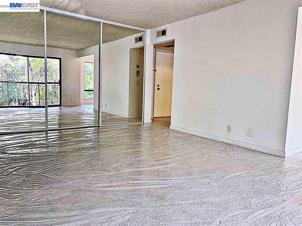 Photo #2: 41125860 Listing: Photo #2