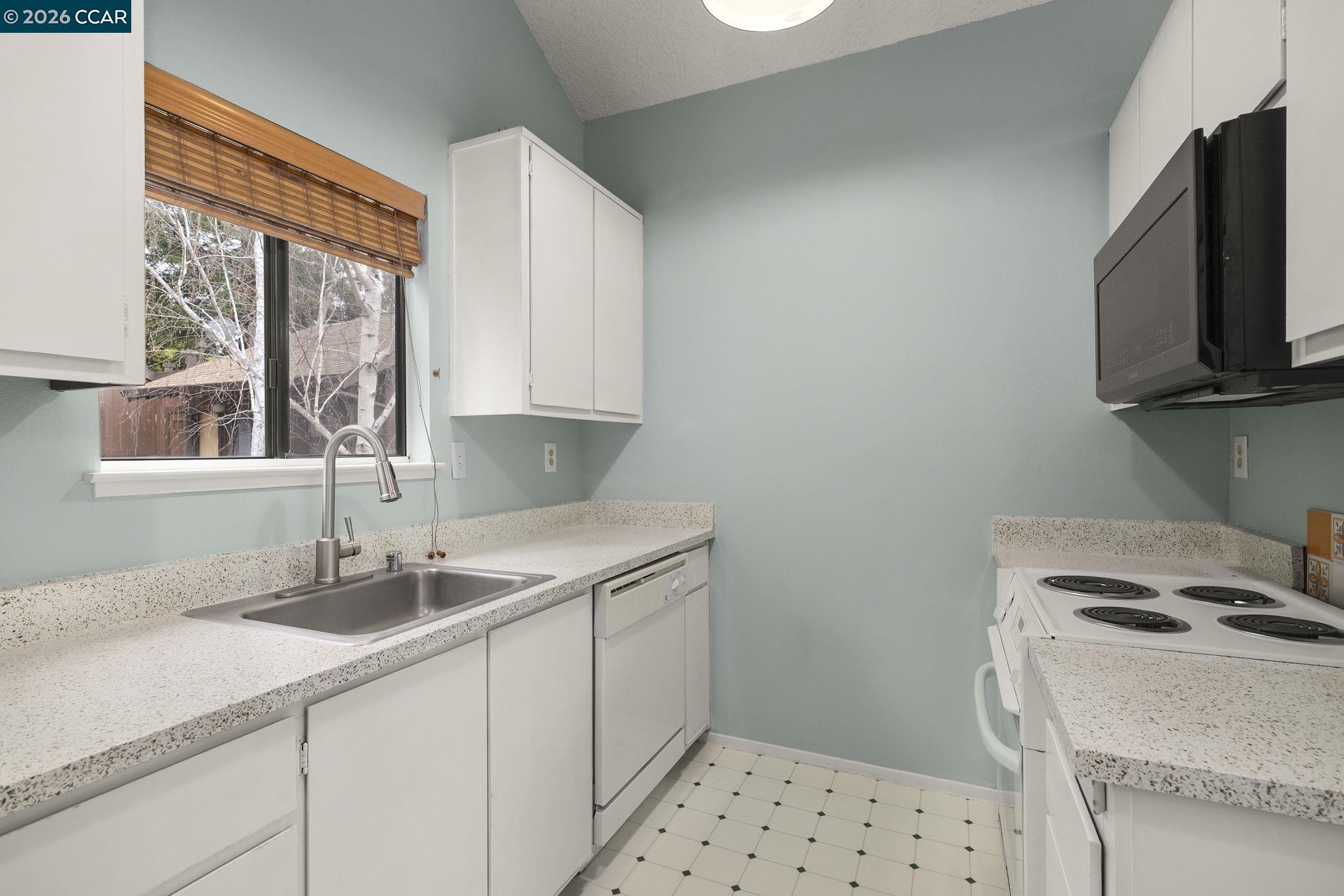 Photo #5: 41125863 Listing: Photo #5