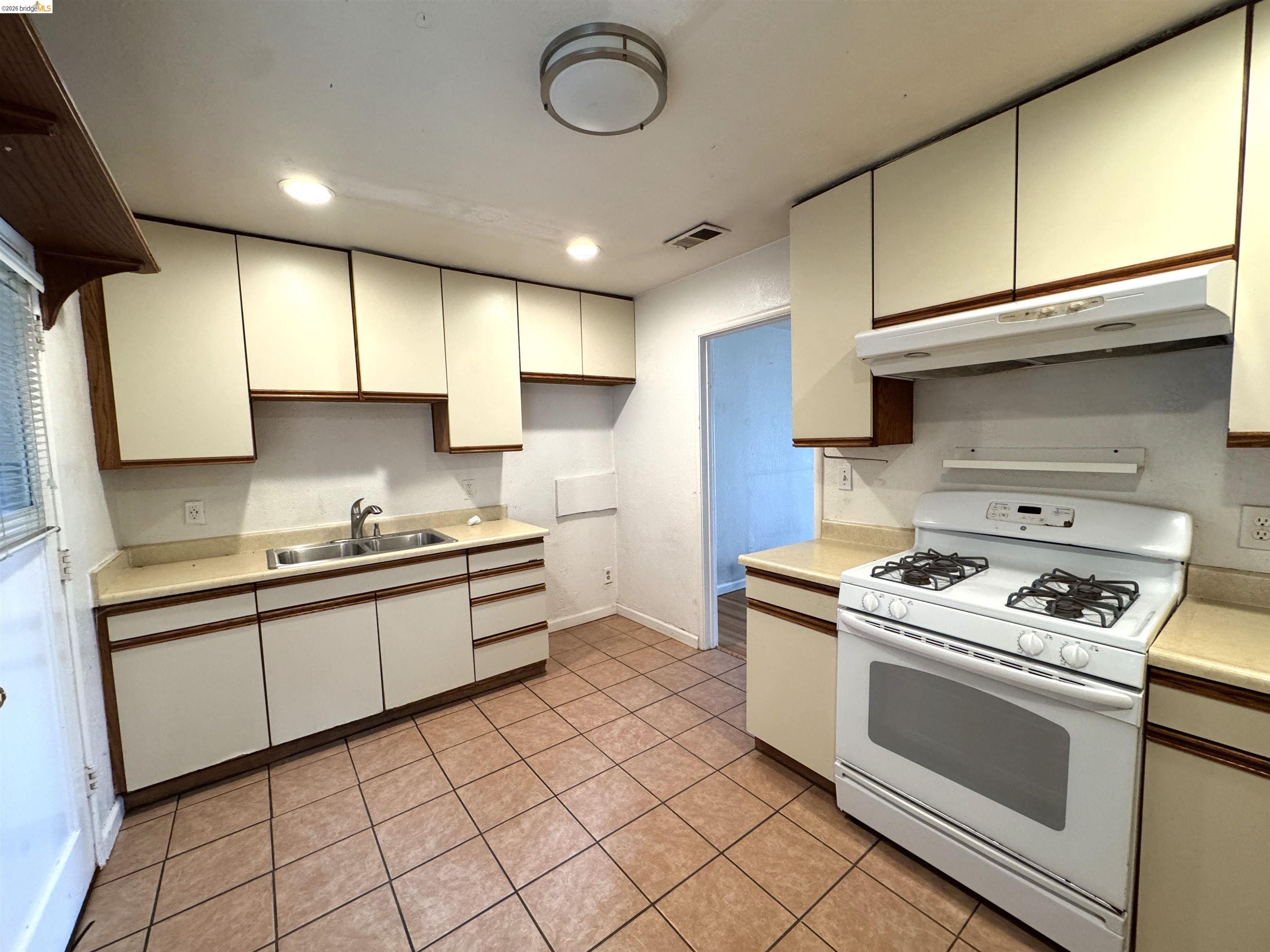 Detail Gallery Image 5 of 10 For 35795 Cabral Drive, Fremont,  CA 94536 - 3 Beds | 2 Baths