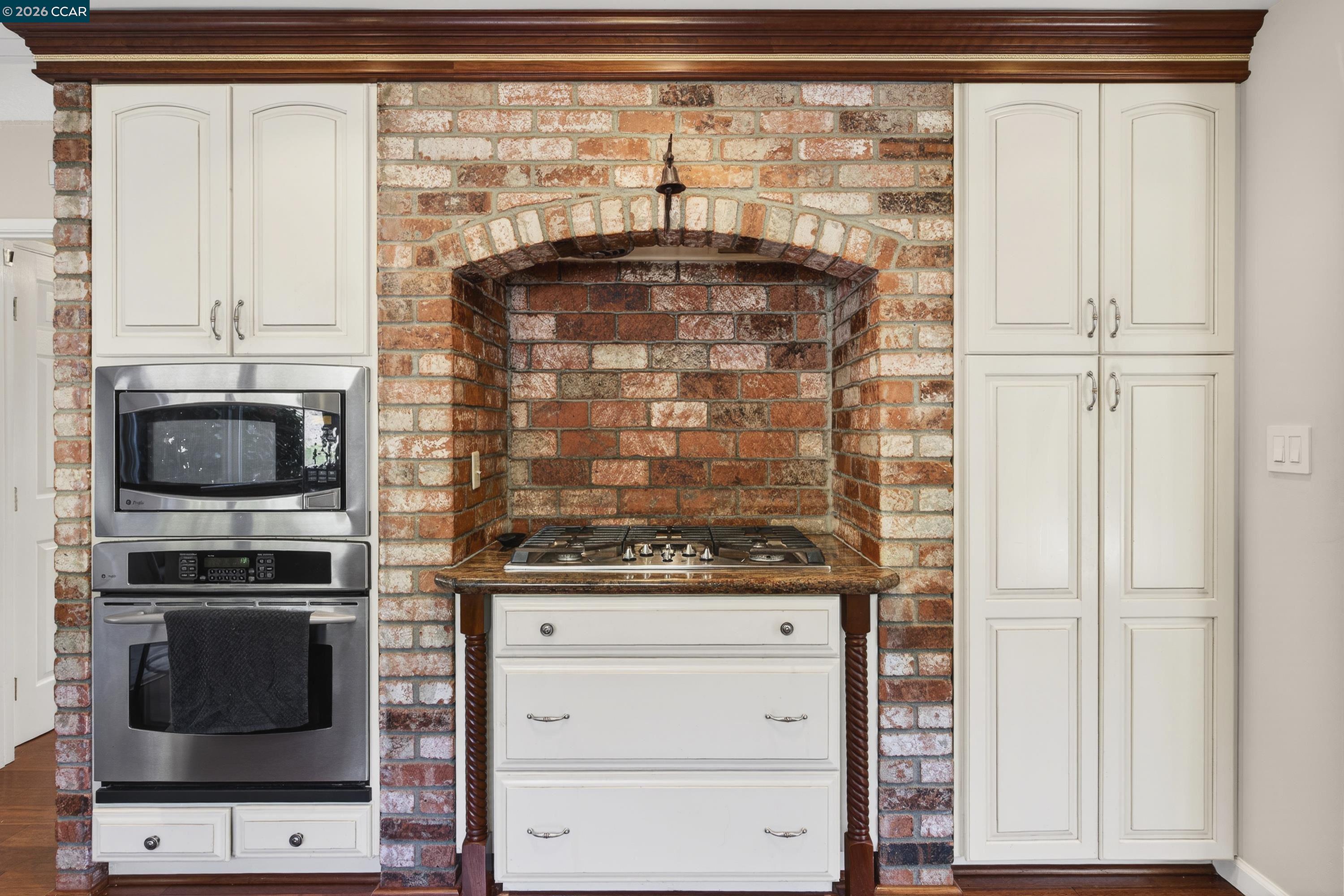 Detail Gallery Image 14 of 60 For 2654 Tamalpais Dr, Pinole,  CA 94564 - 4 Beds | 2/1 Baths