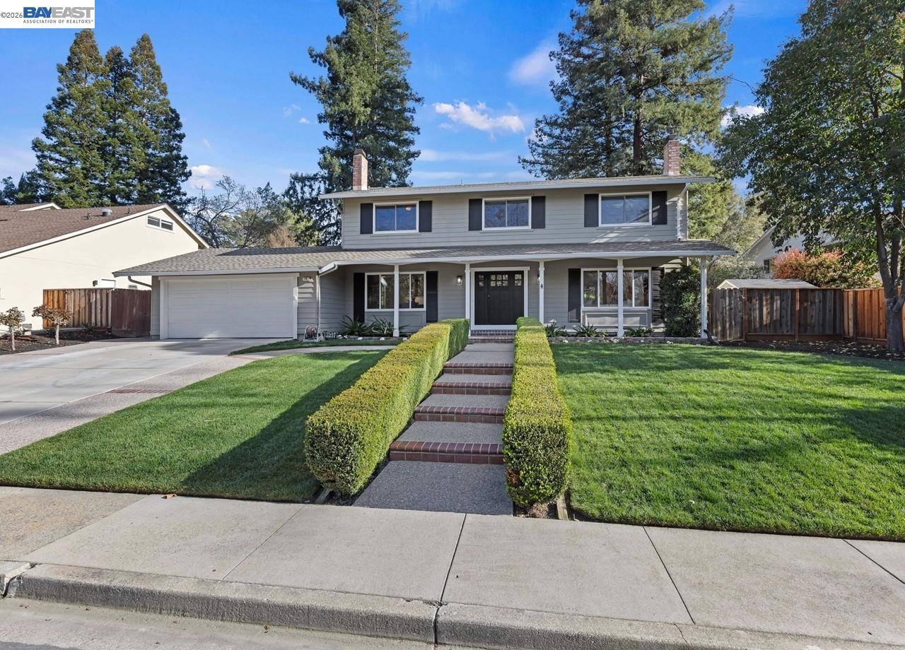 Detail Gallery Image 2 of 57 For 14 E Leeds Ct, Danville,  CA 94526 - 5 Beds | 2/1 Baths