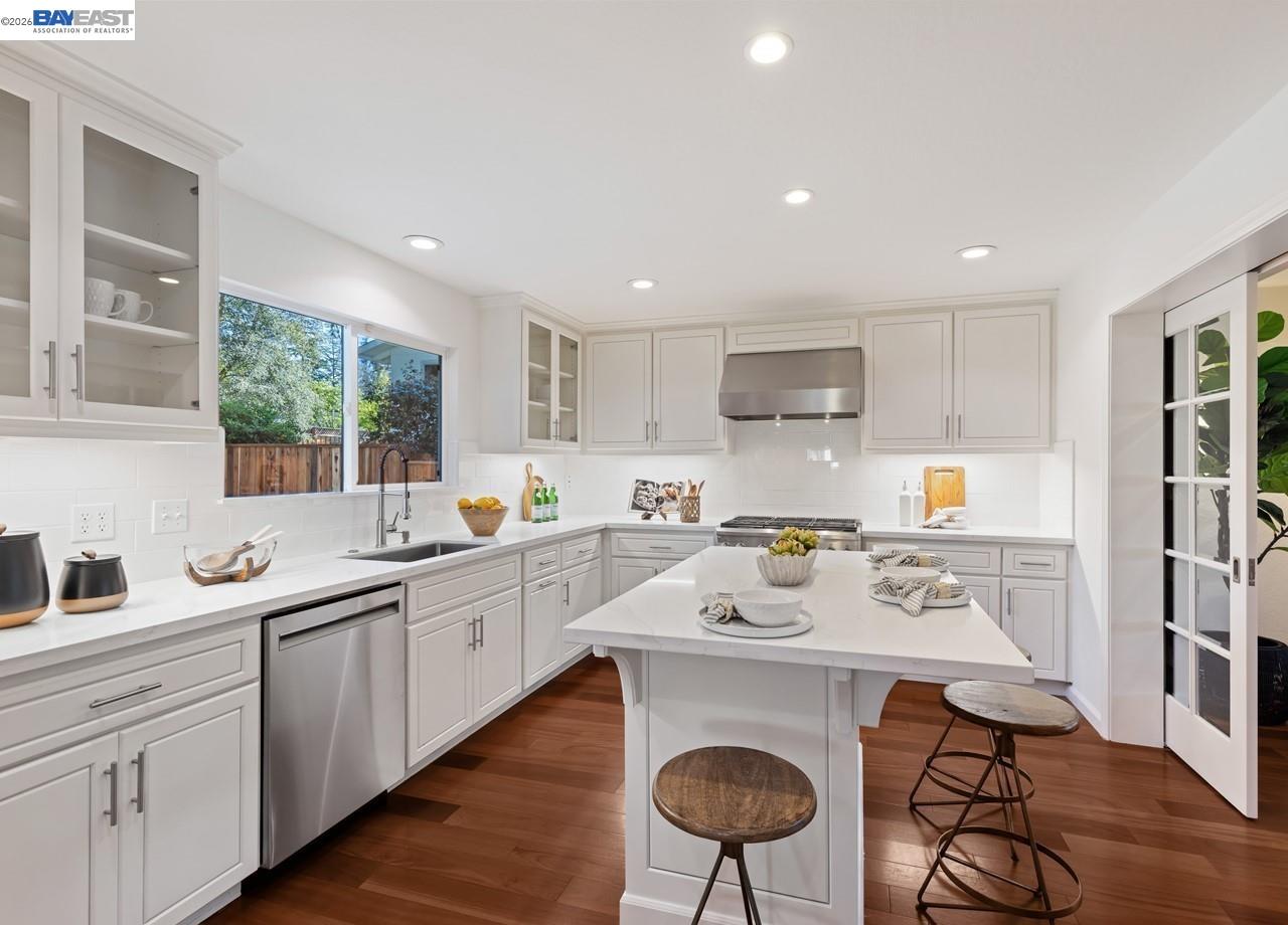 Detail Gallery Image 17 of 57 For 14 E Leeds Ct, Danville,  CA 94526 - 5 Beds | 2/1 Baths