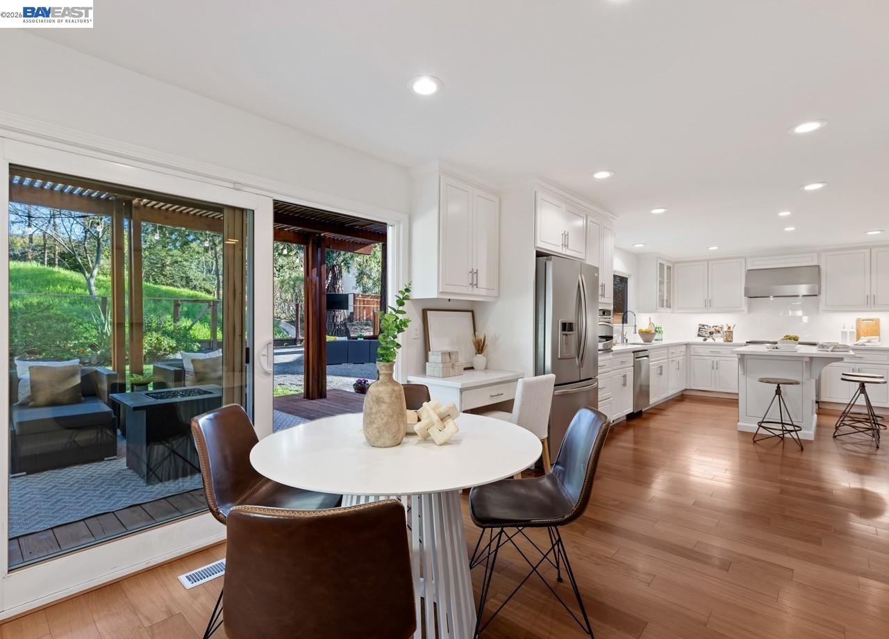 Detail Gallery Image 22 of 57 For 14 E Leeds Ct, Danville,  CA 94526 - 5 Beds | 2/1 Baths