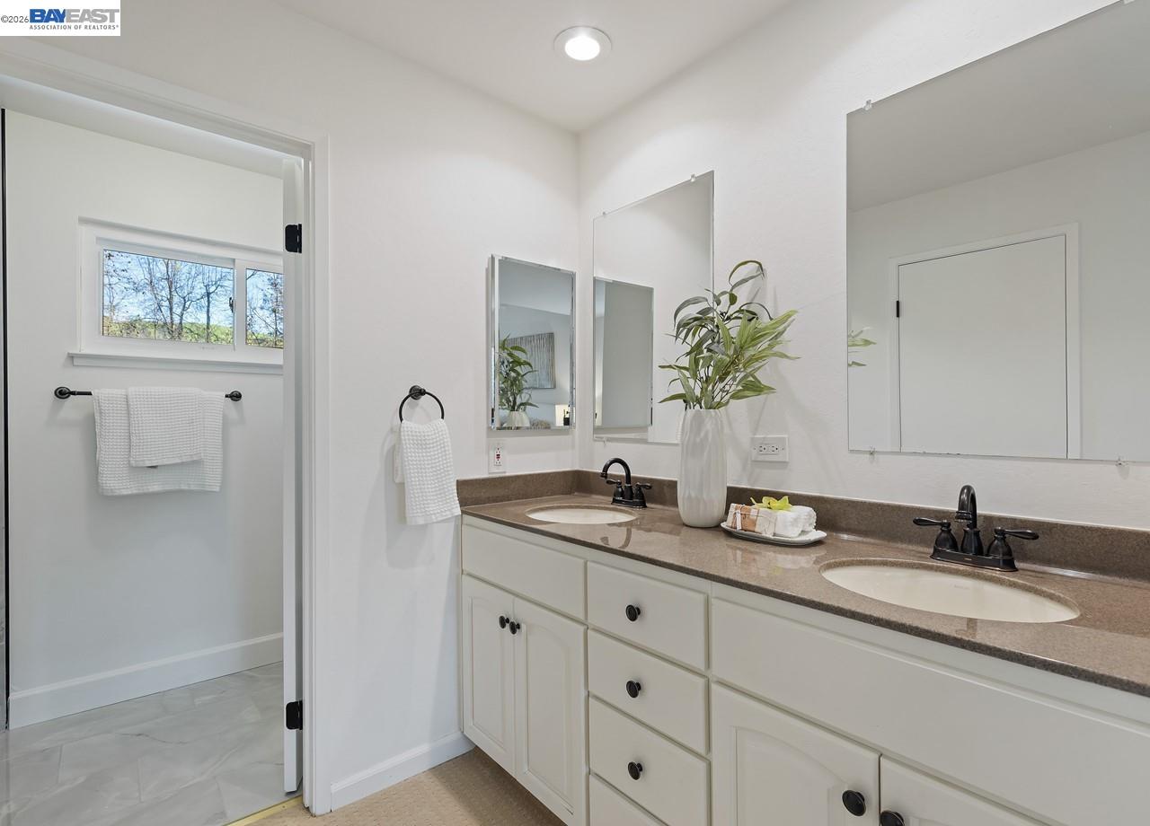 Detail Gallery Image 29 of 57 For 14 E Leeds Ct, Danville,  CA 94526 - 5 Beds | 2/1 Baths