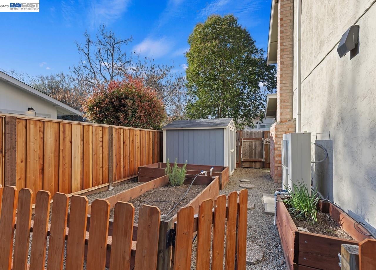 Detail Gallery Image 50 of 57 For 14 E Leeds Ct, Danville,  CA 94526 - 5 Beds | 2/1 Baths