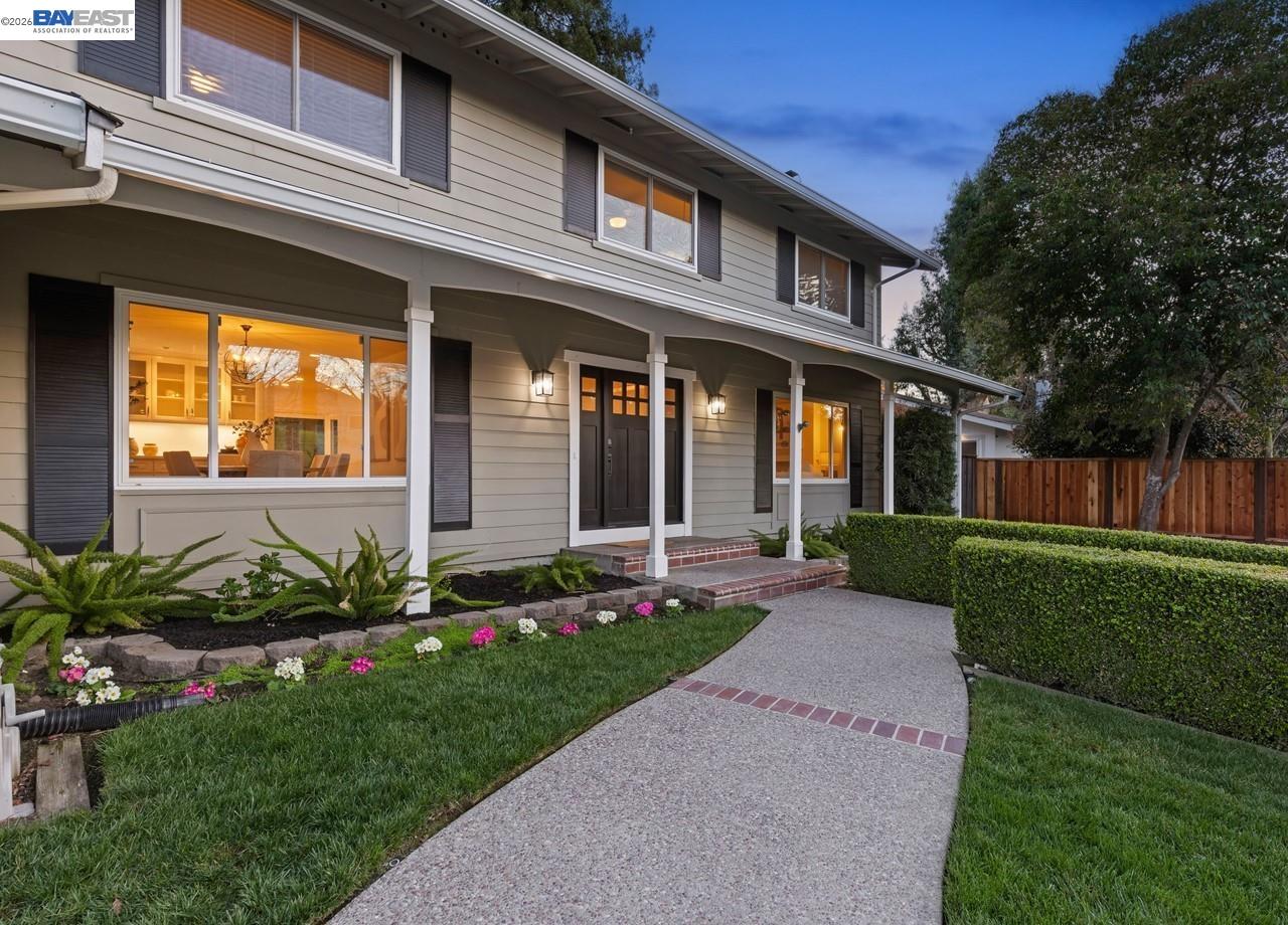 Detail Gallery Image 8 of 57 For 14 E Leeds Ct, Danville,  CA 94526 - 5 Beds | 2/1 Baths