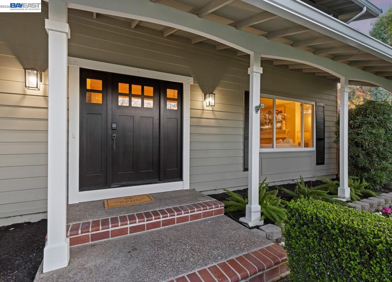 Detail Gallery Image 9 of 57 For 14 E Leeds Ct, Danville,  CA 94526 - 5 Beds | 2/1 Baths