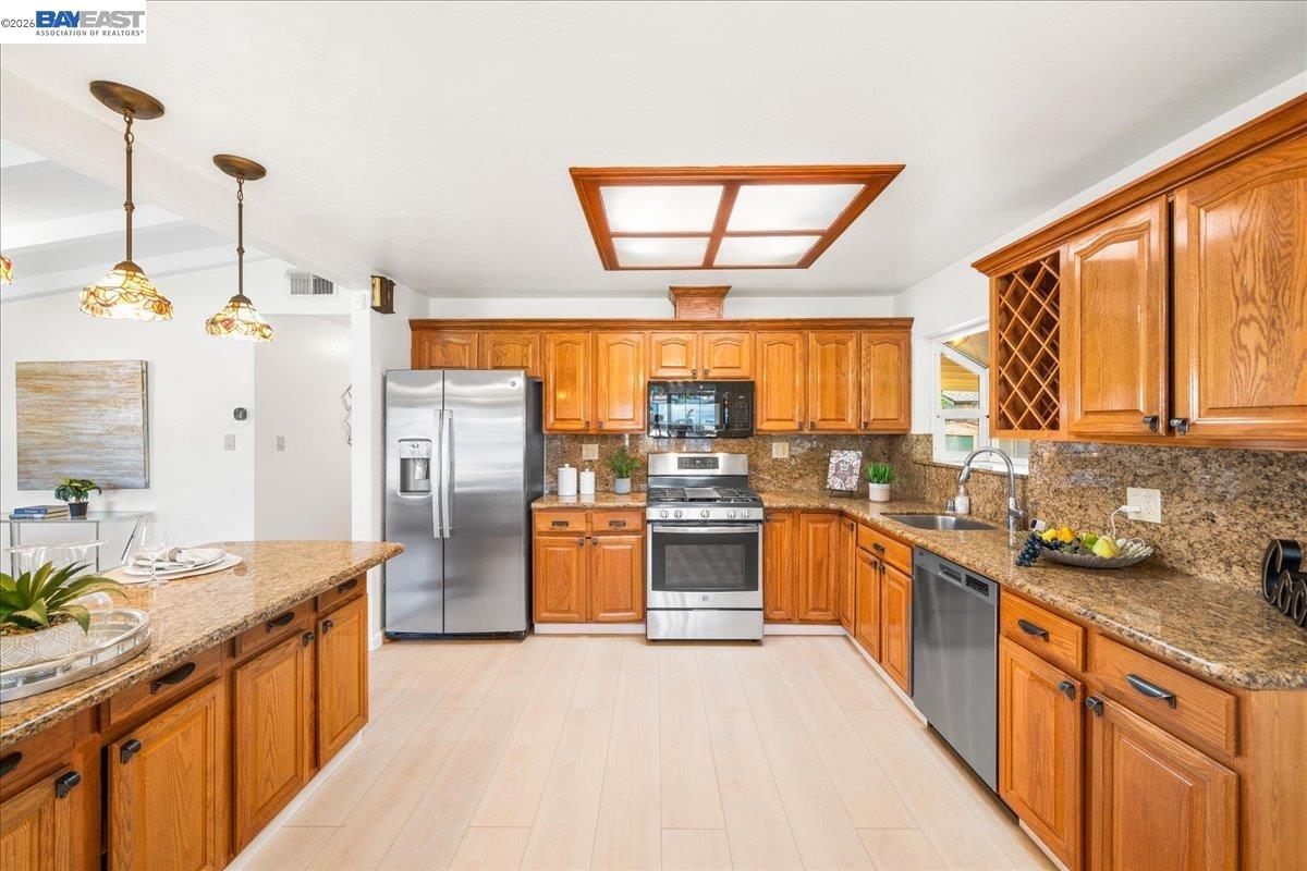 Detail Gallery Image 12 of 39 For 2274 Sleepy Hollow Ave, Hayward,  CA 94545 - 3 Beds | 2 Baths