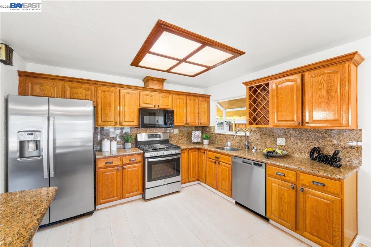 Detail Gallery Image 13 of 39 For 2274 Sleepy Hollow Ave, Hayward,  CA 94545 - 3 Beds | 2 Baths