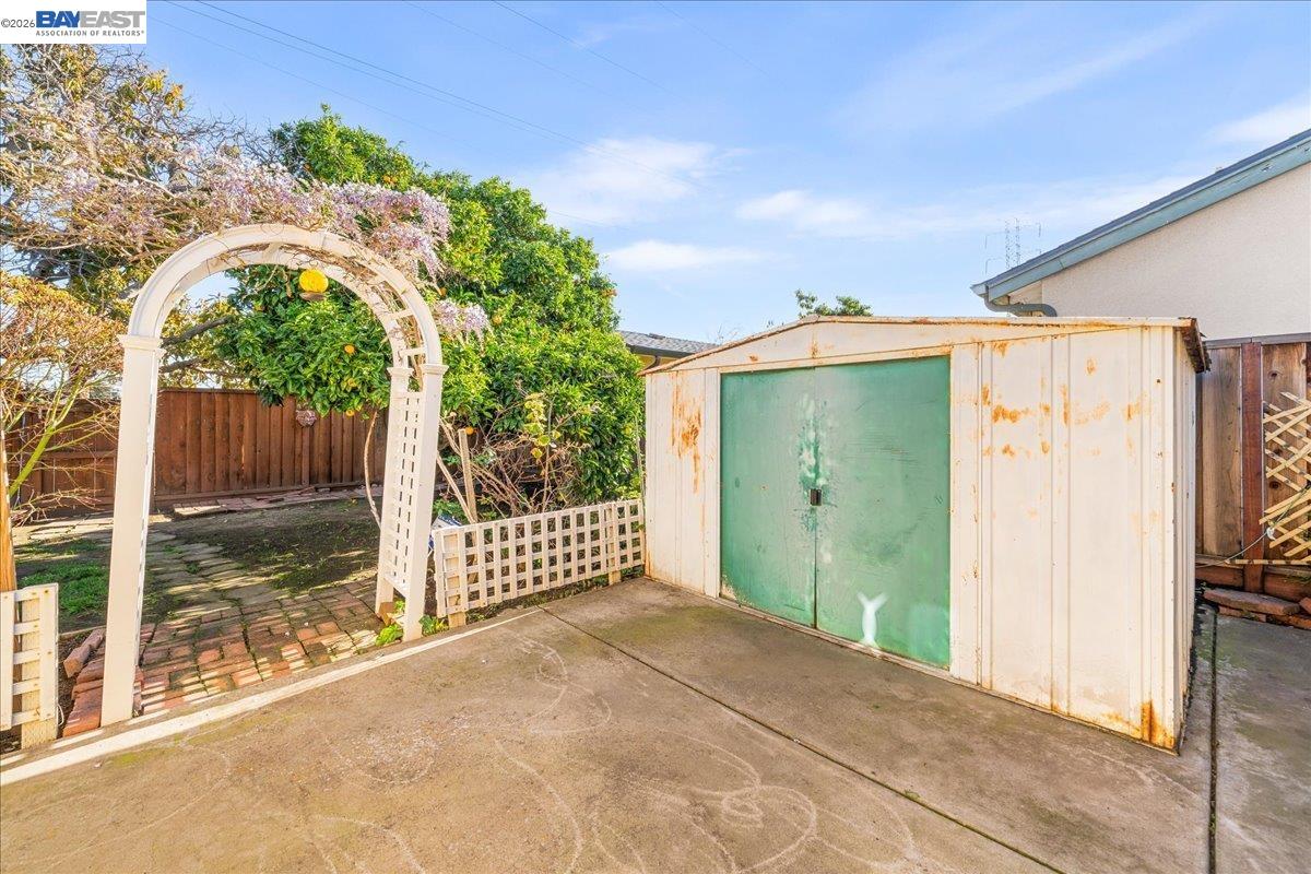 Detail Gallery Image 28 of 39 For 2274 Sleepy Hollow Ave, Hayward,  CA 94545 - 3 Beds | 2 Baths