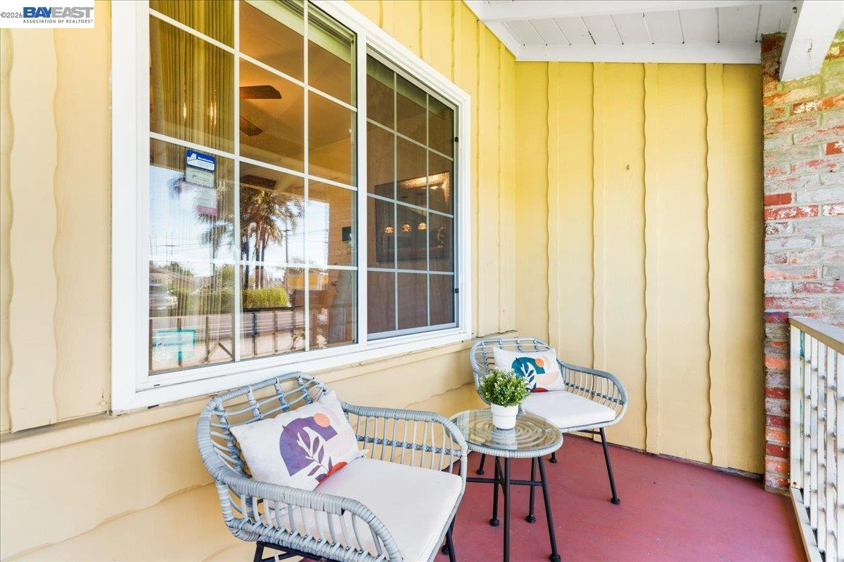 Detail Gallery Image 4 of 39 For 2274 Sleepy Hollow Ave, Hayward,  CA 94545 - 3 Beds | 2 Baths