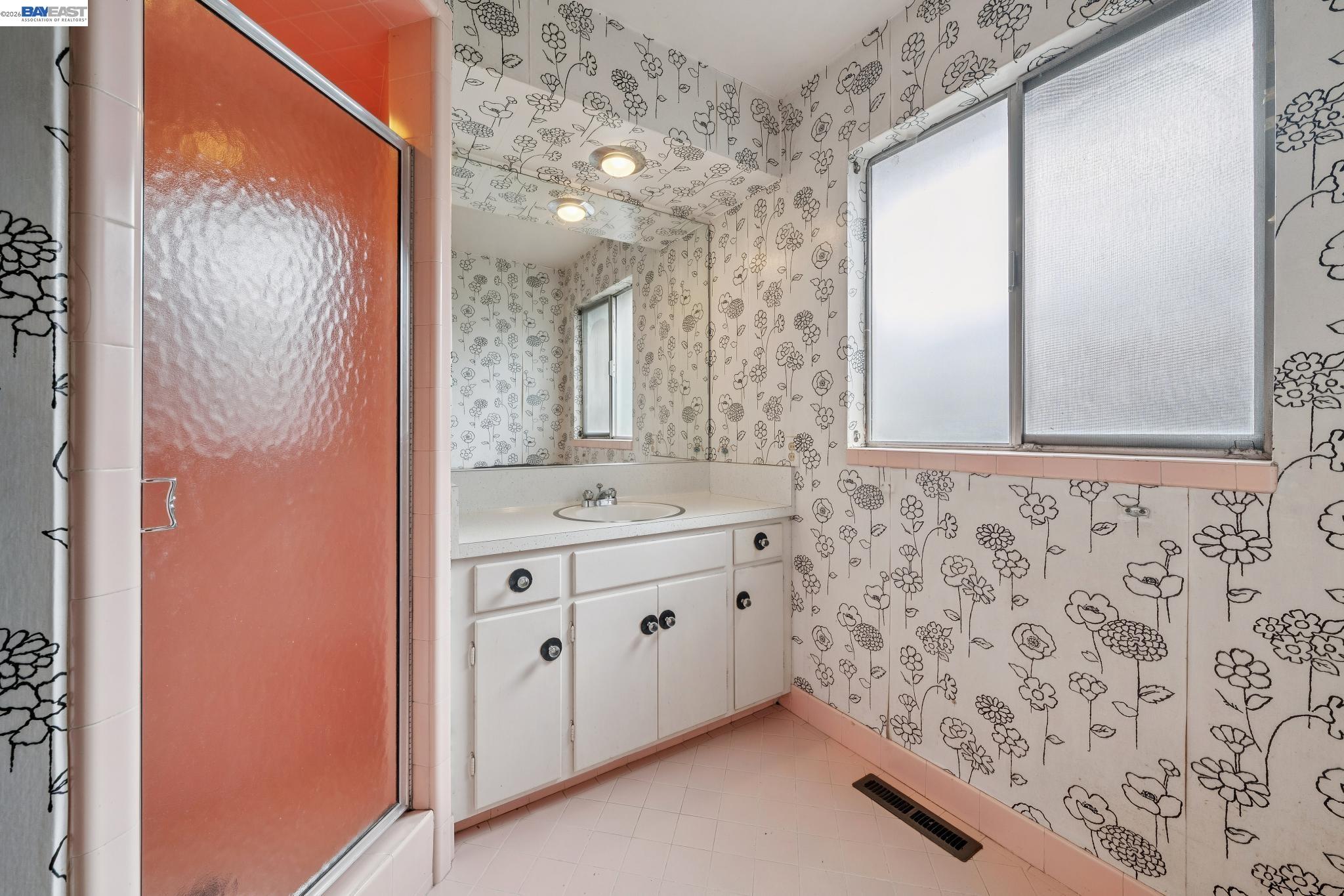 Detail Gallery Image 35 of 60 For 2033 Trafalgar Pl, Oakland,  CA 94611 - 2 Beds | 2 Baths