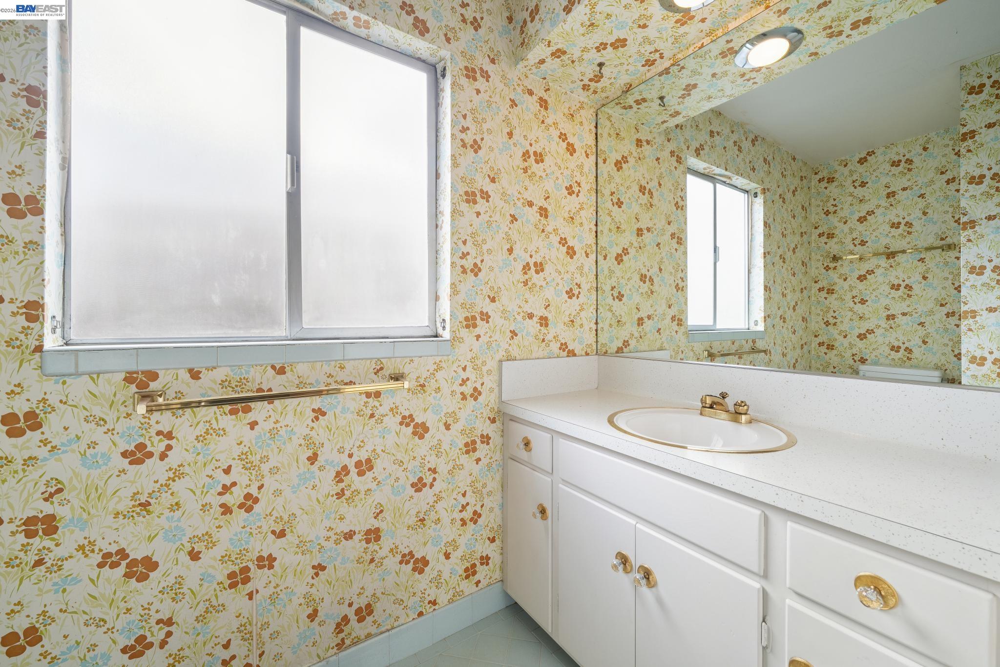 Detail Gallery Image 38 of 60 For 2033 Trafalgar Pl, Oakland,  CA 94611 - 2 Beds | 2 Baths