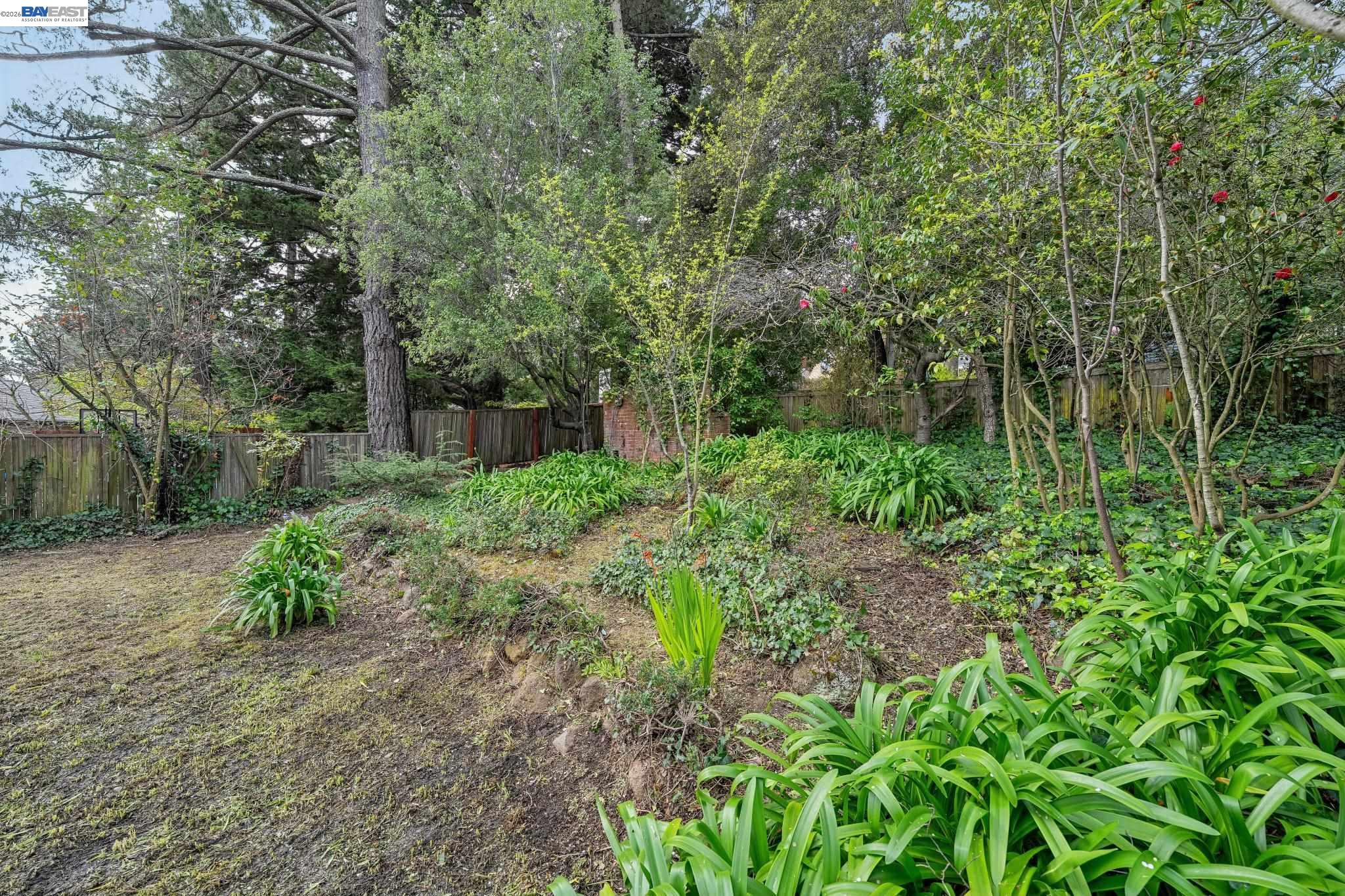 Detail Gallery Image 59 of 60 For 2033 Trafalgar Pl, Oakland,  CA 94611 - 2 Beds | 2 Baths